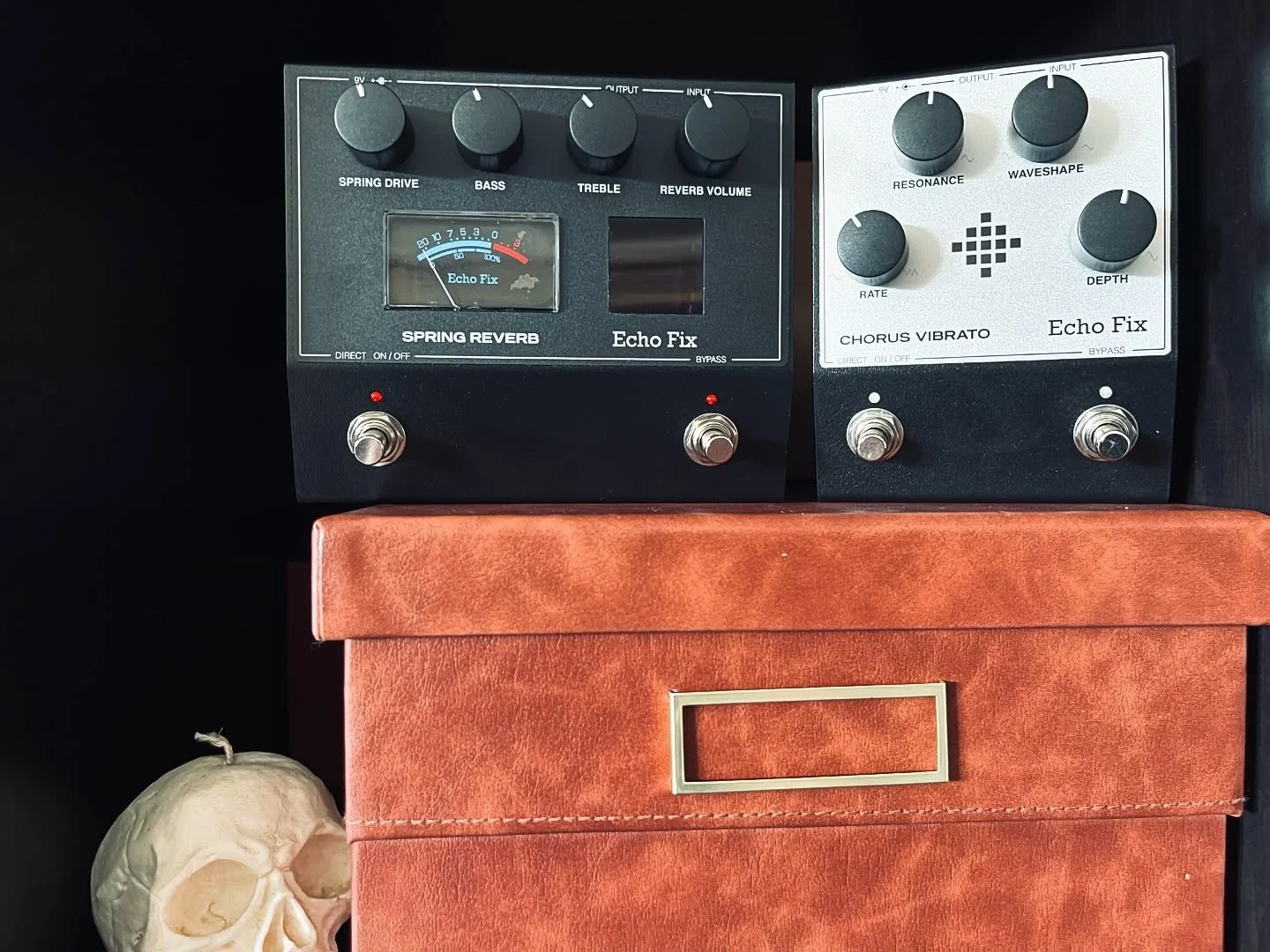 Great mail day today! 🙏🏻📫📦
Huge thank you to @echofixaustralia for sending me these pedals so I can create video demos. These are their EF-P2 Spring Reverb and EF-P3 Chorus Vibrato. They are delightful, solid, and satisfying. 
🕹️👾🎬
I&rsquo;ll 