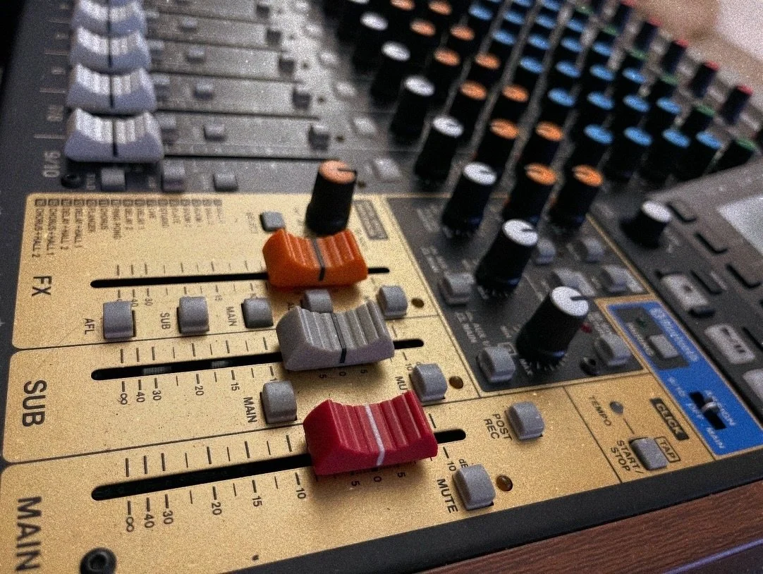 🎚️ Okay, so it&rsquo;s not a pedal, but I&rsquo;m pretty happy to have added a little @tascam_official mixer to my music desk. It gives me a physical interface when I&rsquo;m mixing, because it&rsquo;s got DAW (audio esoftware) control. 

🎛️ It all