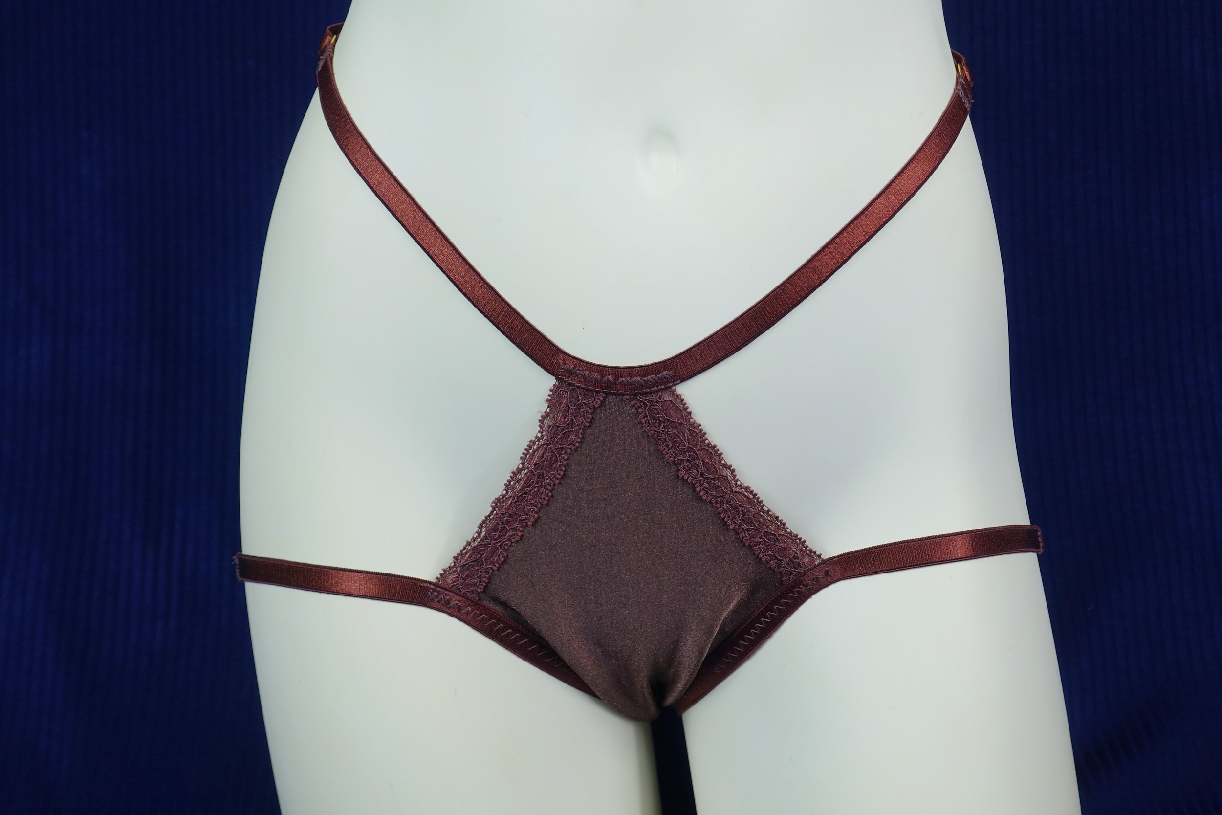 brown lace censor bar front.jpg