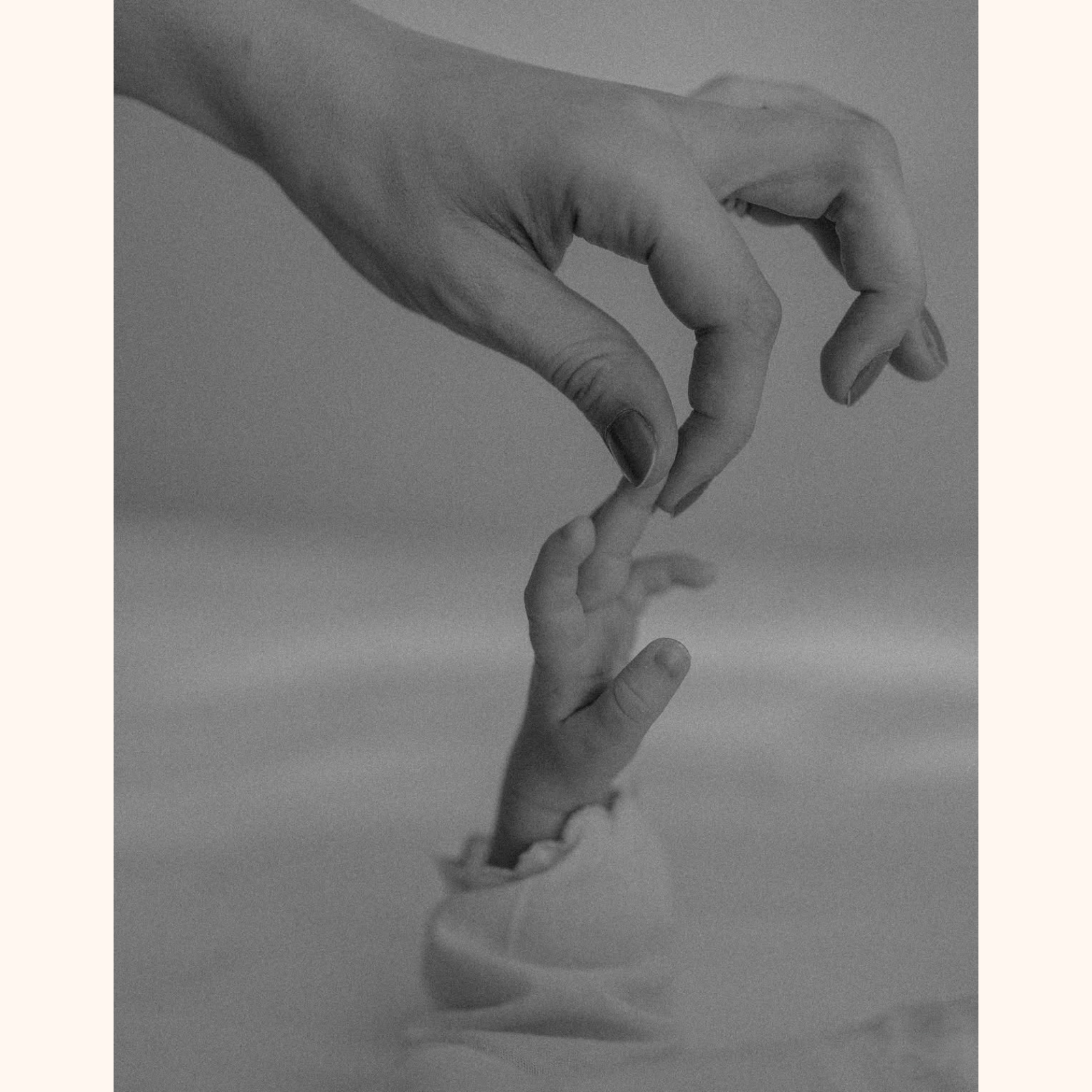 Photography Session London Postpartum maternity What to Gift a New Mother The Luminary Mothers Edit