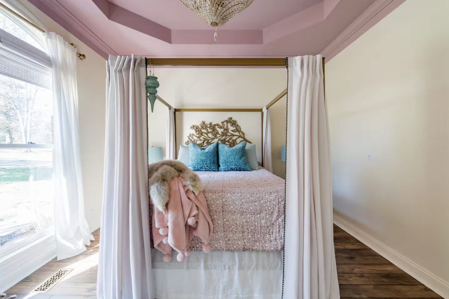 The Lauren (SHARED Queen Bed)