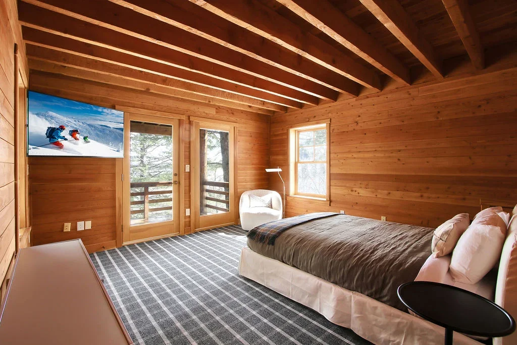 Bedroom 6: Solo Queen