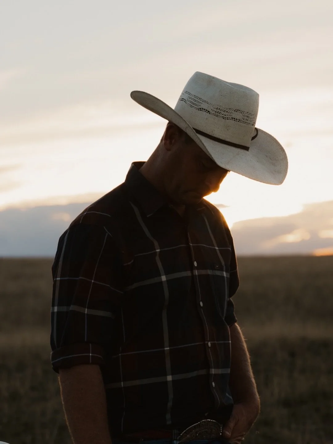 I could limit your photos to 20-30 flawless images in our family sessions. 

And they would be beautiful.

But they wouldn&rsquo;t be complete.

Because real life isn&rsquo;t curated into a highlight reel.
It&rsquo;s layered. It&rsquo;s movement. It&