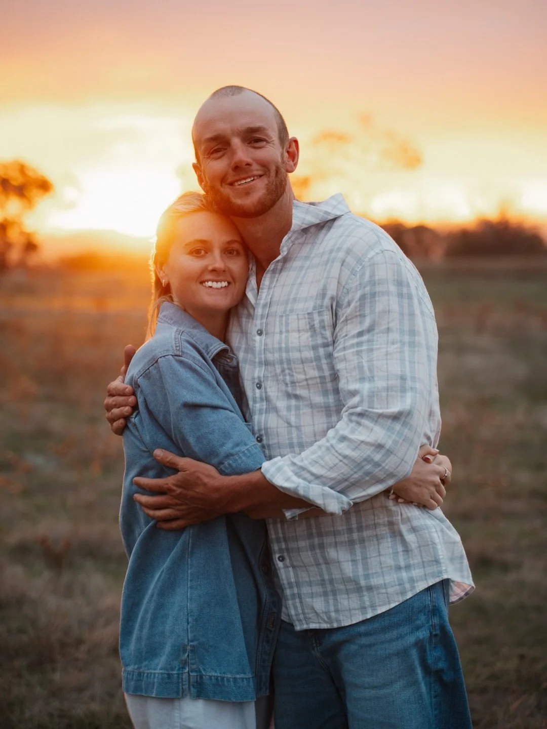 Some love stories don&rsquo;t need grand gestures.
Just quiet moments, warm sunsets, and the way they naturally find their way back into each other&rsquo;s arms.

The kind of love that feels easy.
The kind that feels like home.

Kaytie + Harley 

#su