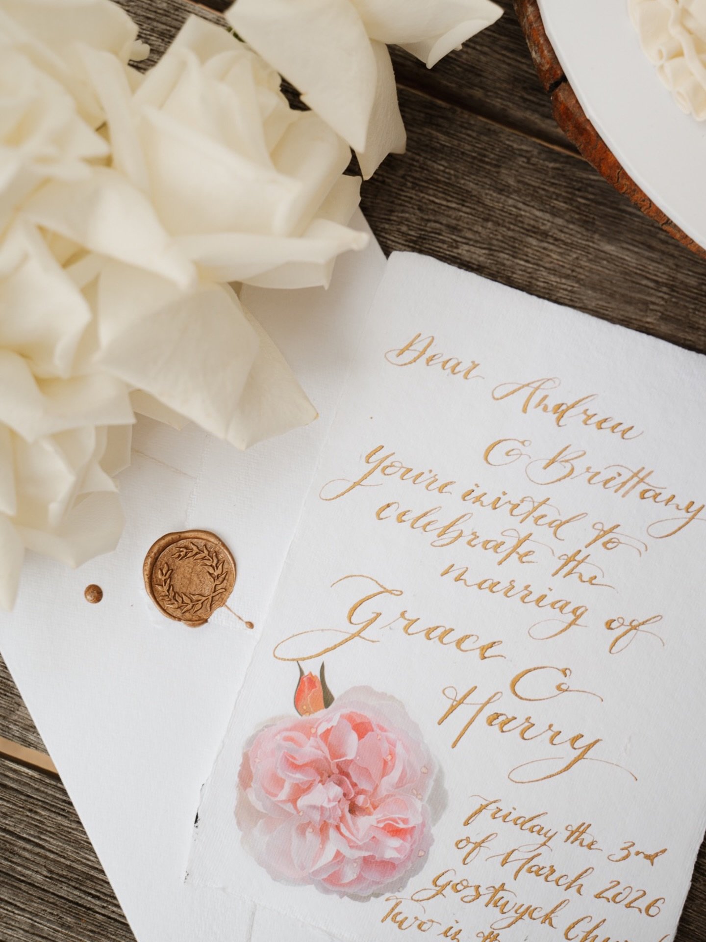 How beautiful is the work of @emotivecalligraphy 😍
S U N D A Y is a great day to enjoy sourcing your wedding vendors and why not start with looking at all the wonderful vendors in and around Uralla. 

@content_creativebyclaire 
@emotivecalligraphy 
