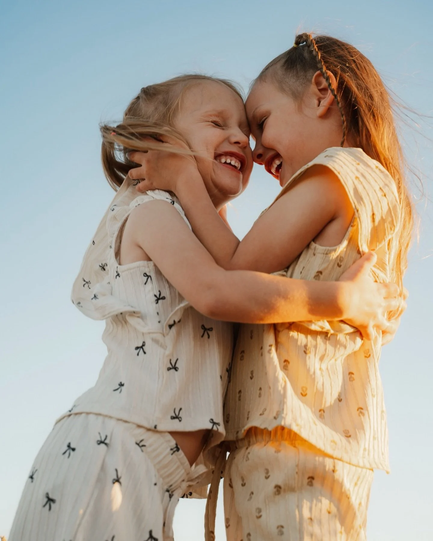 Ended the weekend with the sun, chasing cuddles and lots of smiles. ☀️🌻💛🐝🐣🍯