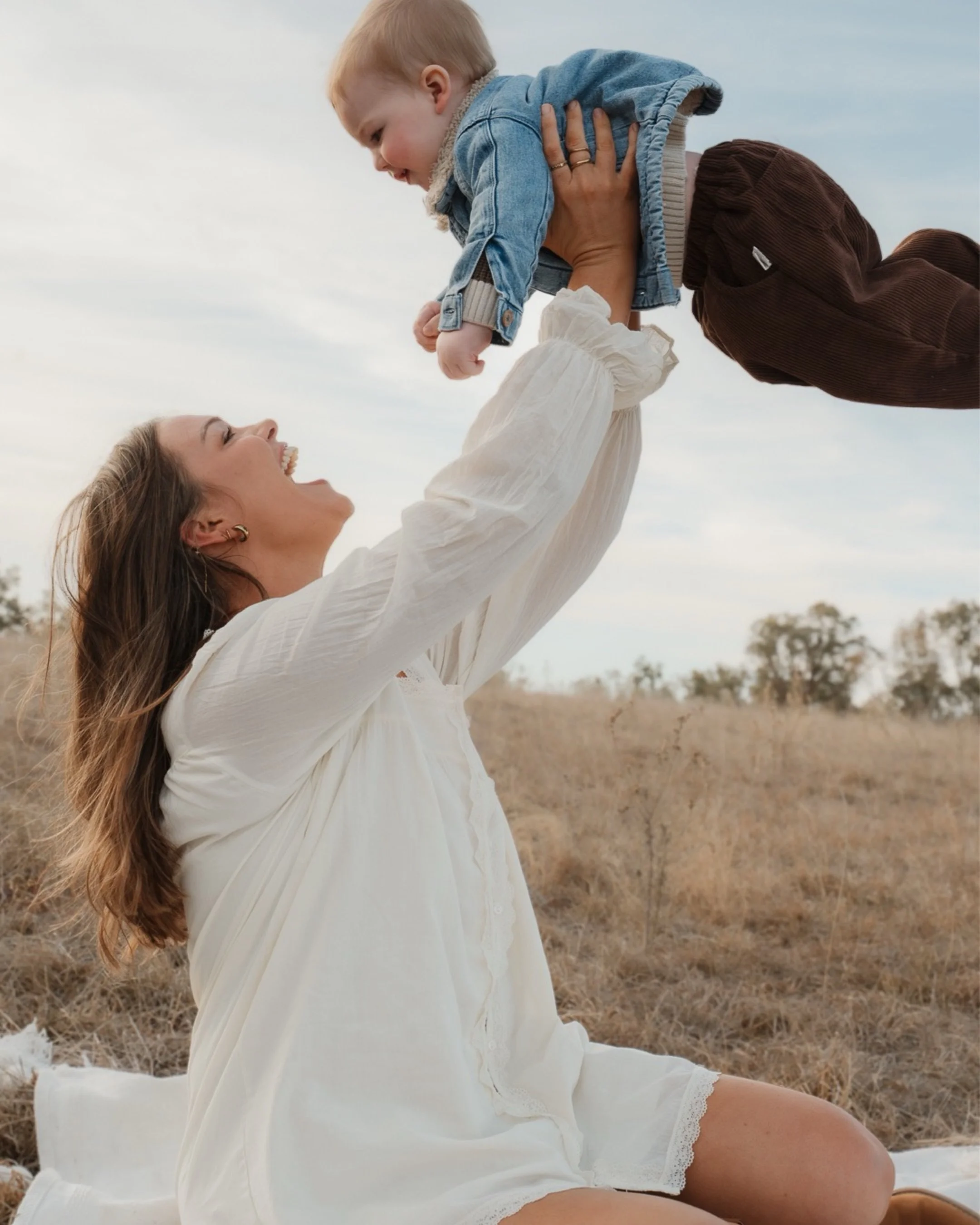 🍯 you&rsquo;re the closest to heaven 

#family #familyphotoshoot #mumandme #familyphotographer