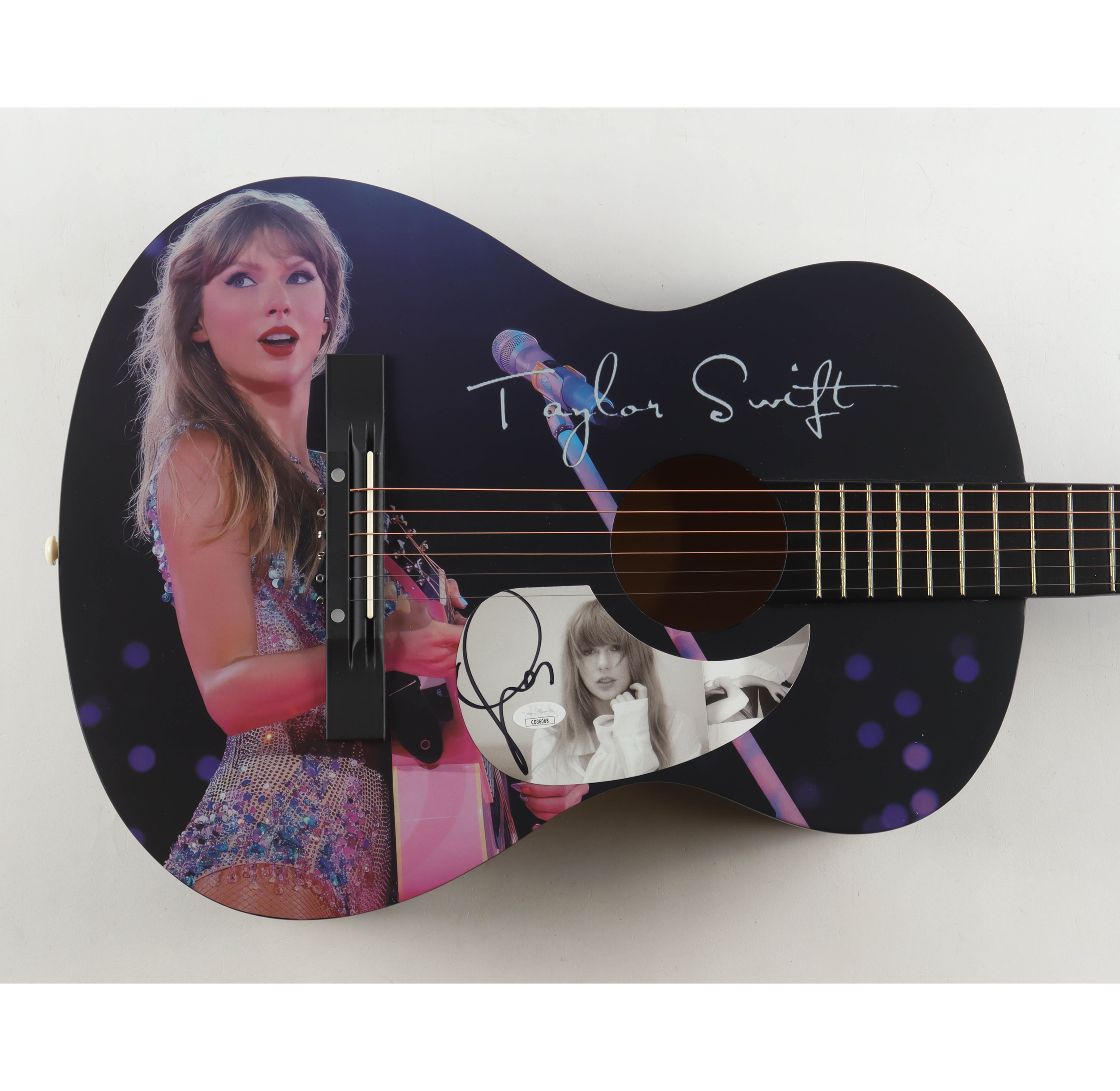TaylorSwiftGuitar-Pic1.jpg