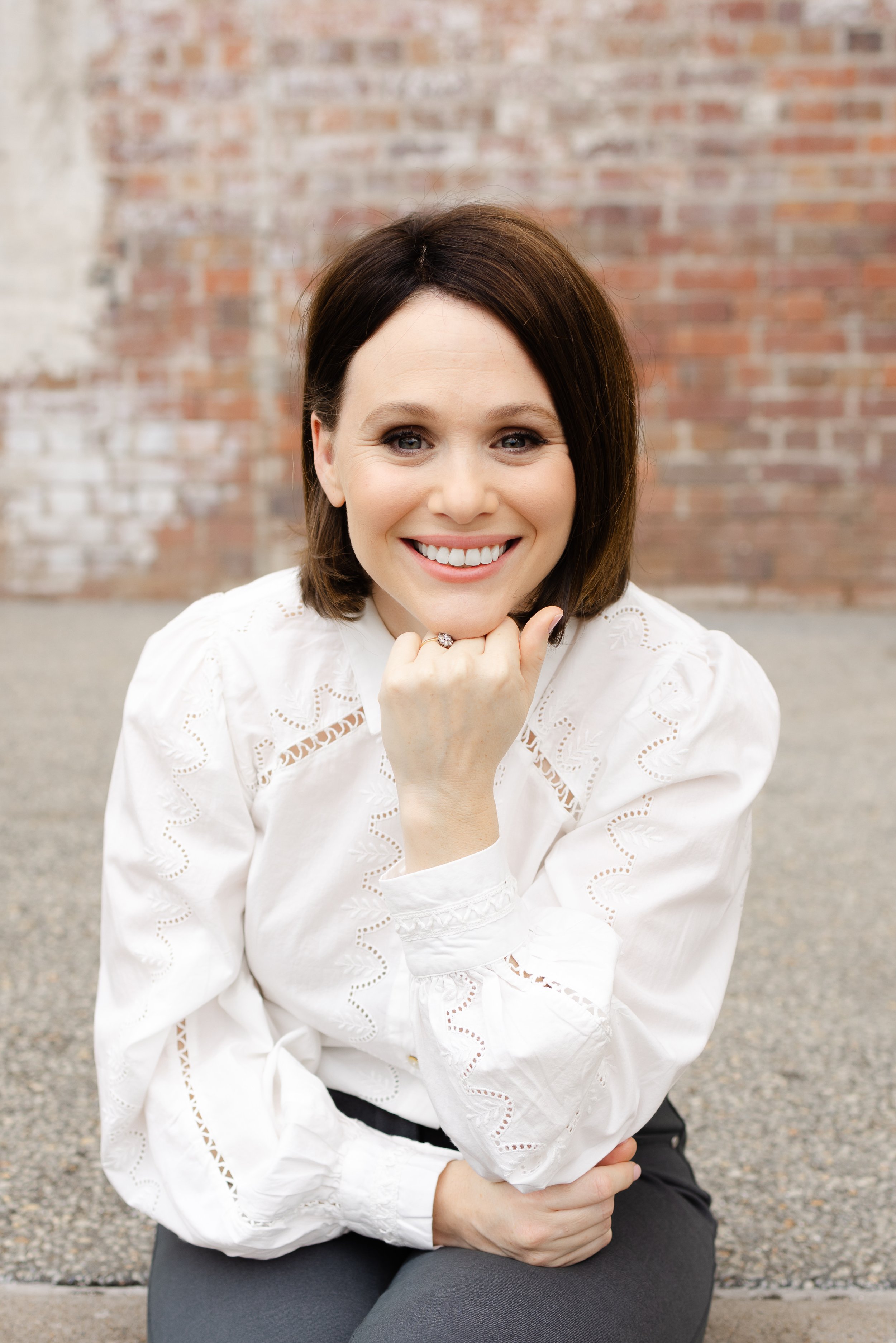 Approachable portrait of a professional copywriter in a relaxed outdoor setting.