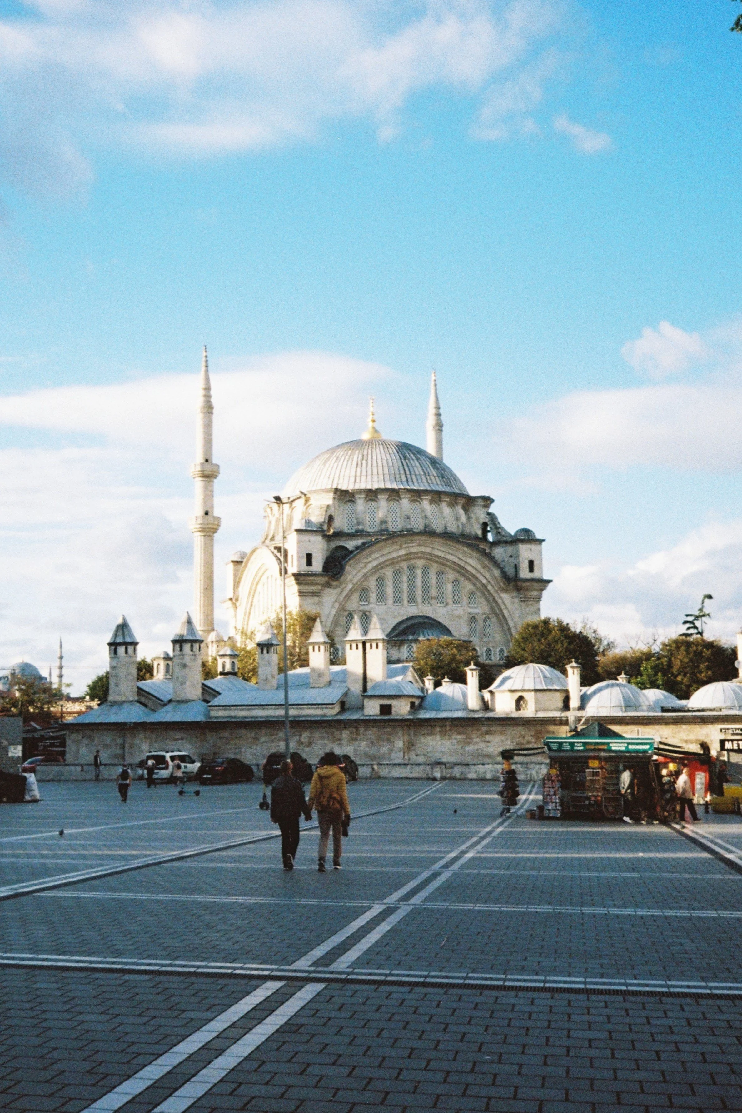 nuruosmaniye-mosque-istanbul-old-town.jpg