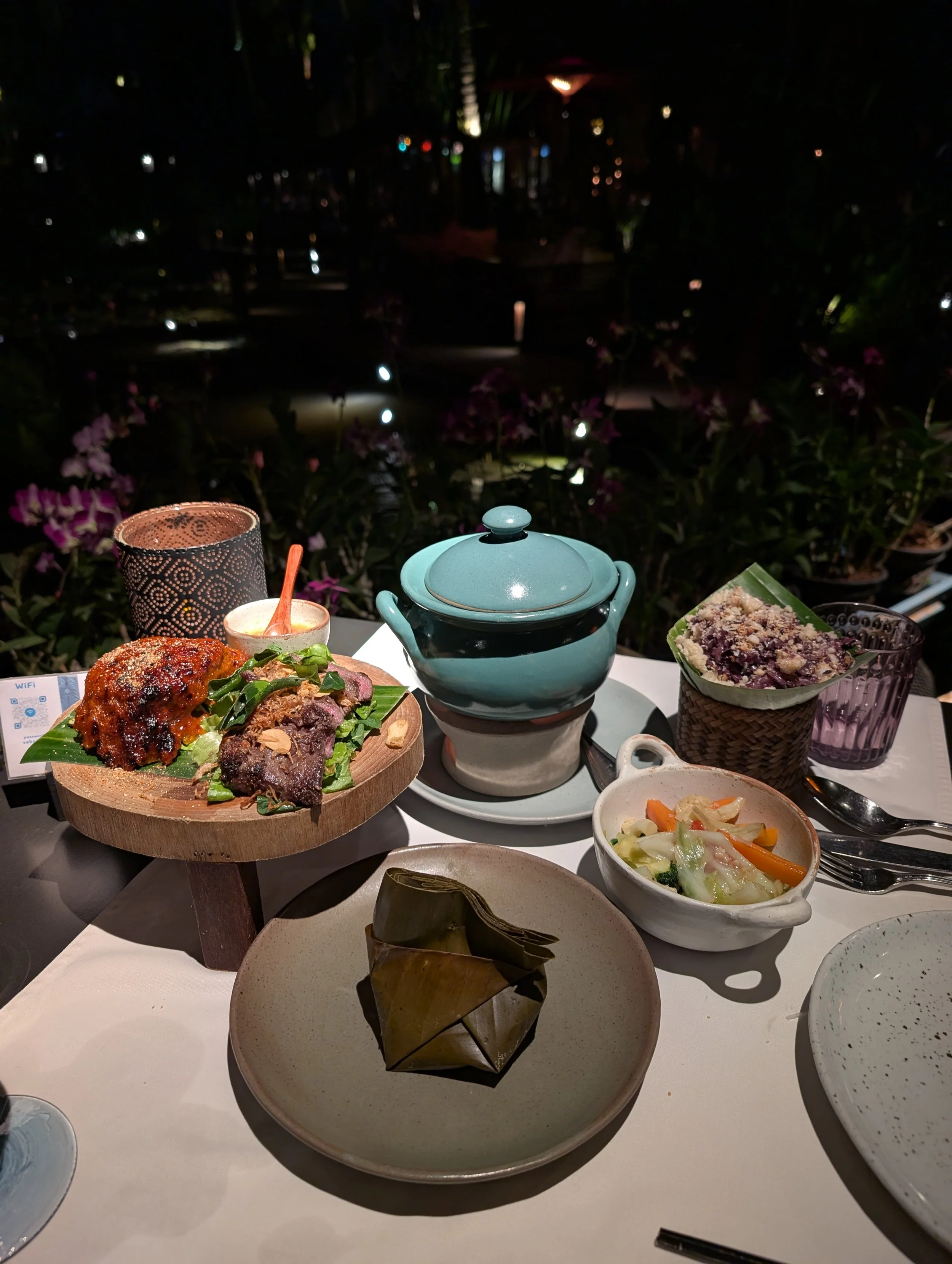 Mains, Manda de Laos