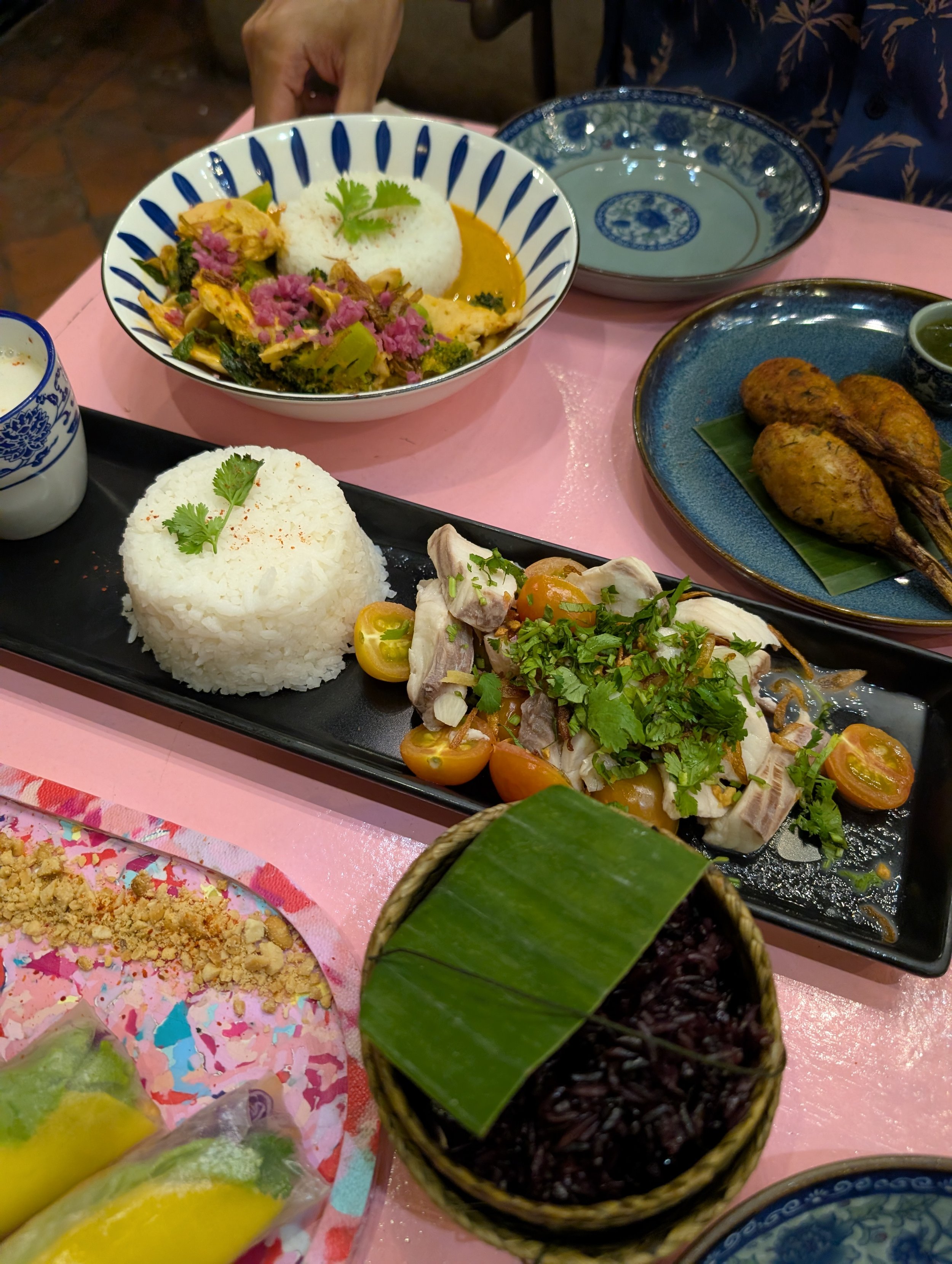 Mains at BOUANG Asian Eatery