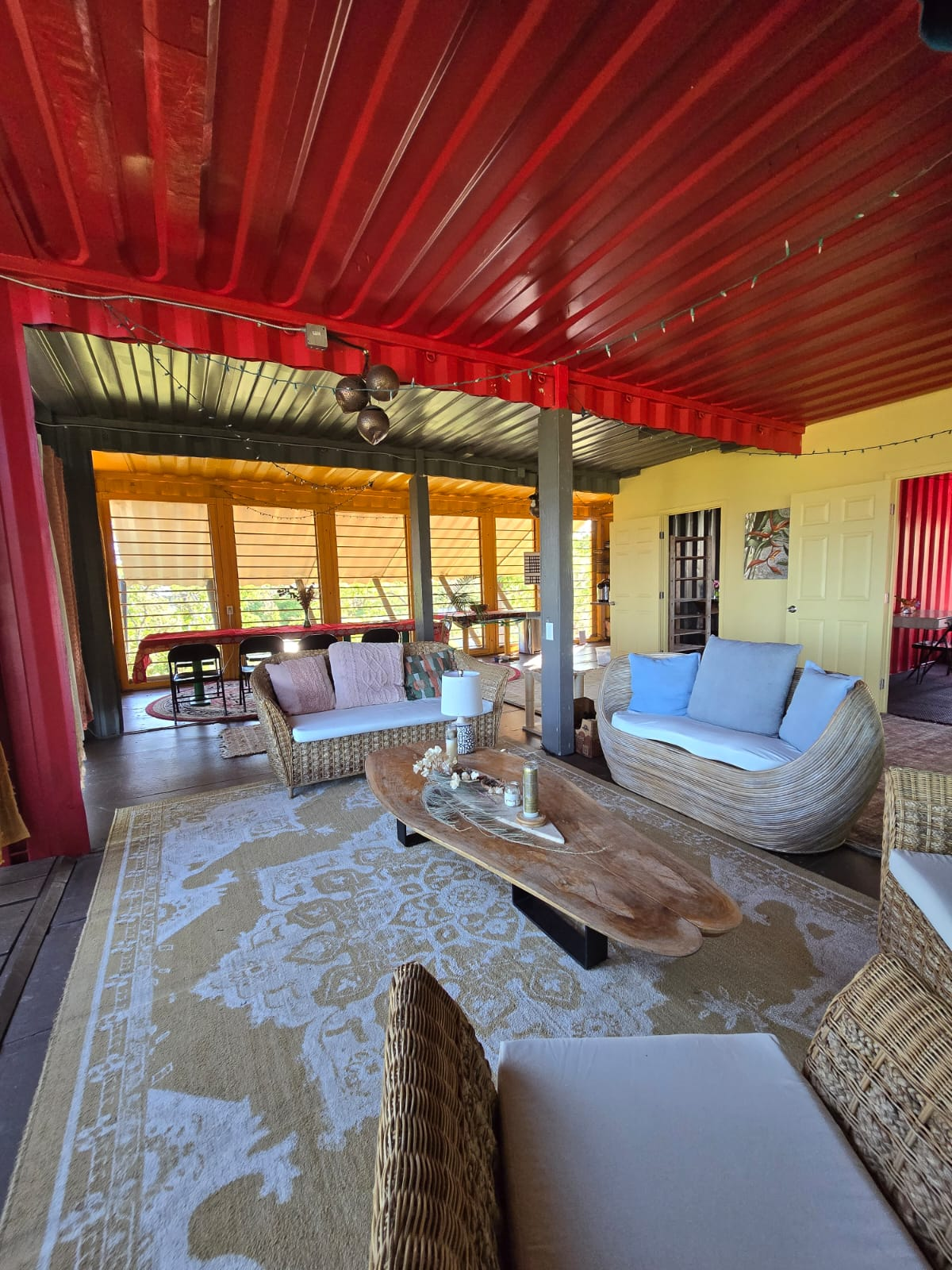 5RainbowLivingRoom.png