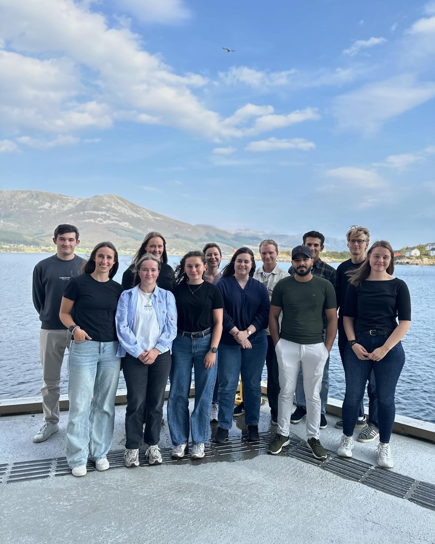Si hei til Look North Trainee kull 24/25 👋🏼 Årets kull består av 12 traineer, fordelt på 10 ulike arbeidsgivere i Lofoten, Vesterålen og Harstad 🤝 Hver uke vil du få muligheten til å bli litt bedre kjent med hve