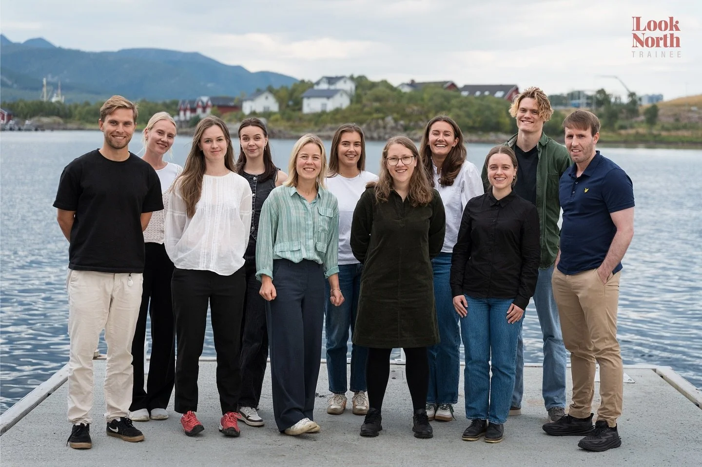 Look North Trainee-kullet 2025&ndash;2026 er i gang 🚀
 Og FOR en start vi fikk i str&aring;lende h&oslash;stv&aelig;r p&aring; Stokmarknes 🍂☀️

I &aring;r har vi med 12 traineer fra: 👉 @akvakulturivesteralen  👉 @lofotkraft  👉 @las_lofoten  👉 @n