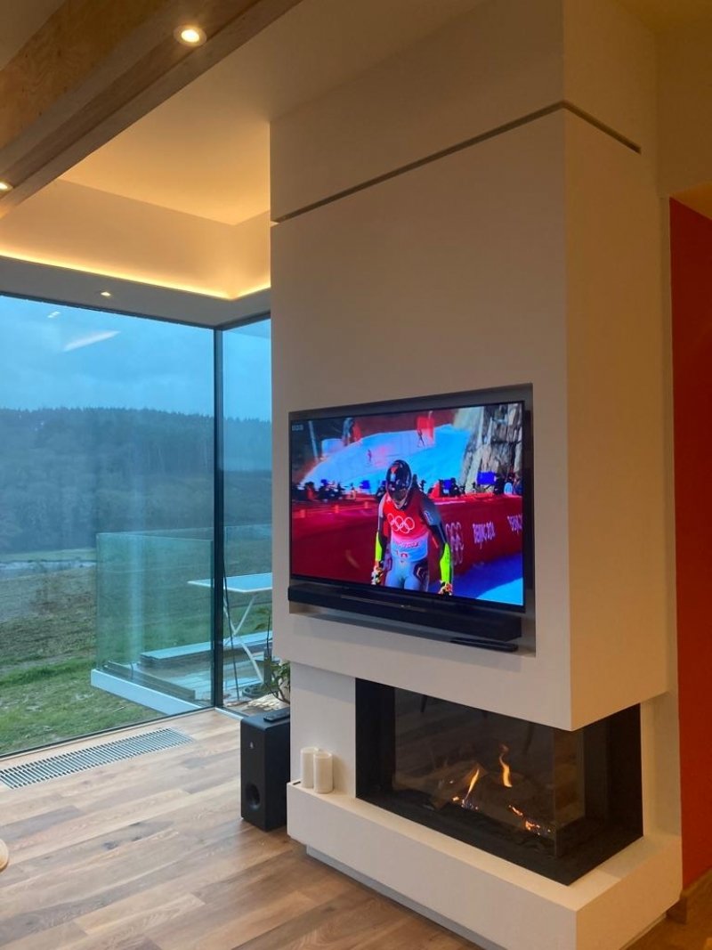 Dru gas fire and media wall