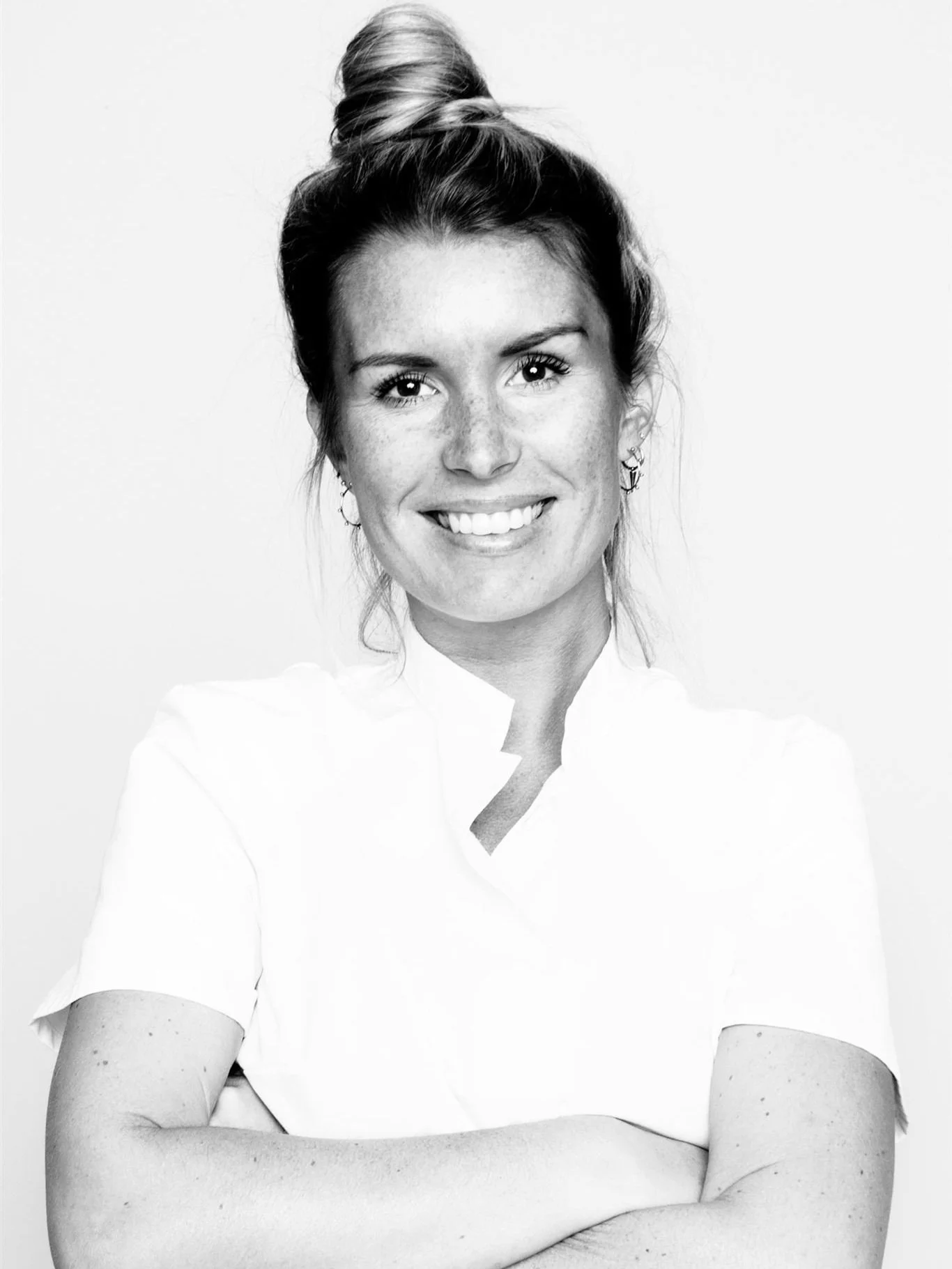 Zakelijk portret van tandarts tijdens professionele fotoshoot