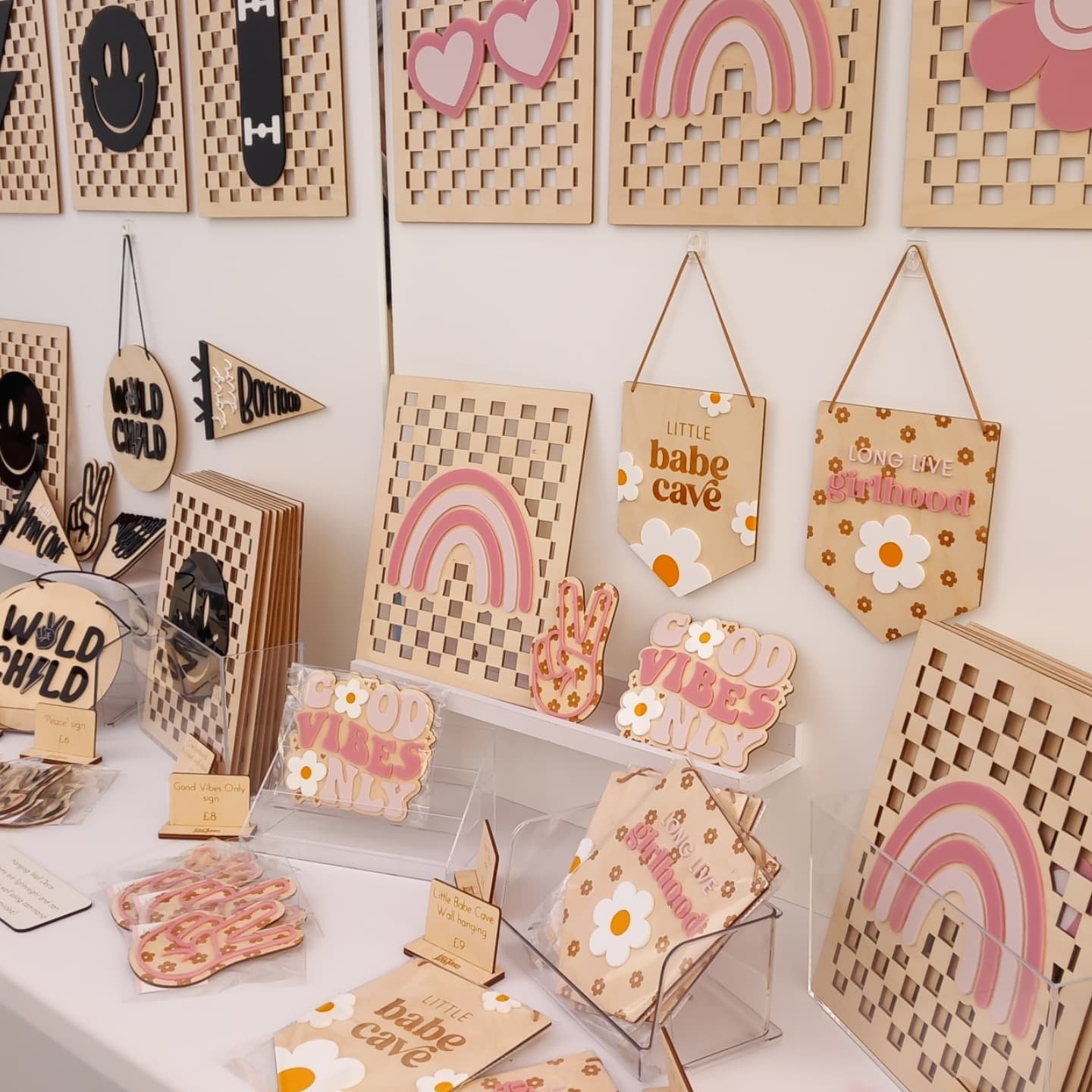 💫✌🏼TRADER NO.27✌🏼💫

@chloandcocreates 

Hey! I'm Chlo+Co Creates, a local laser cutting and engraving business. 🖤🩷

I make gifts and decor using wood and acrylic, and can even offer laser engraving on site at the market, so you're able to take 