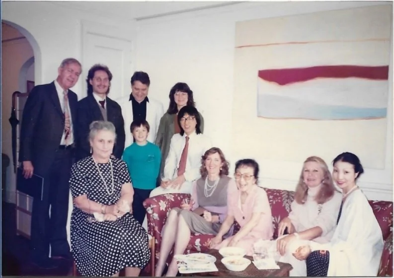 Beate in a dress with white dots, my mom with glasses on the sofa, and me, the rightmost on the sofa.