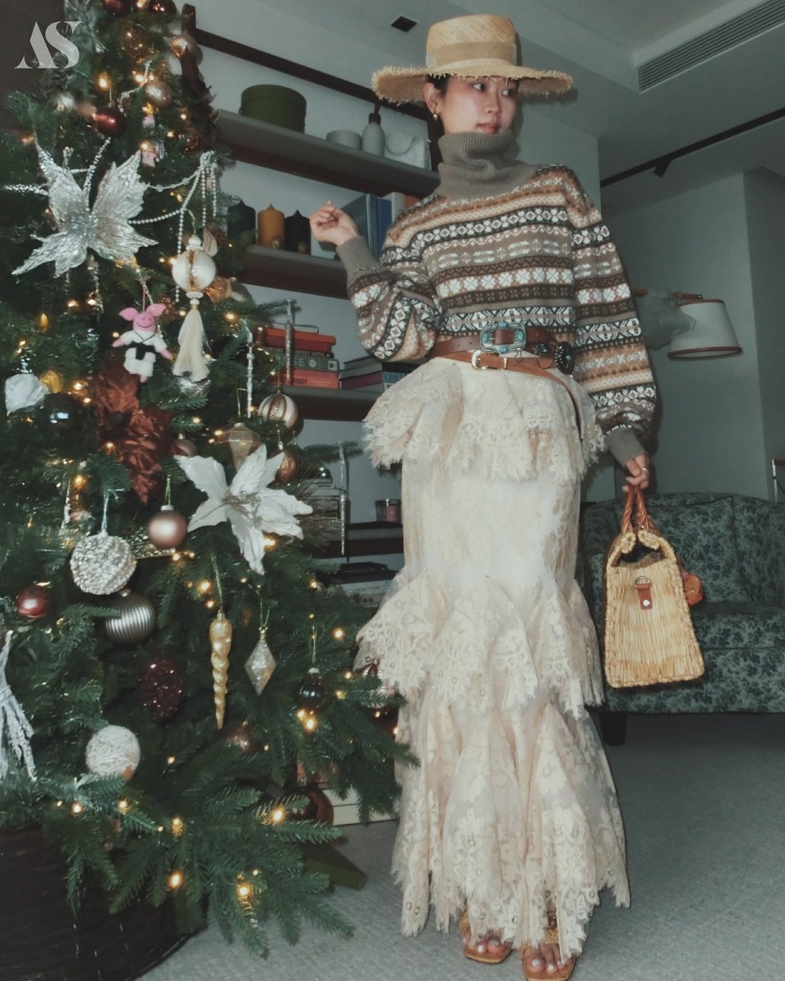 ALEXSAND fall Lookbook : The Art of Layering vol.1 🍁
Look 01 | Get the look now at the link in bio💗 

Brown Cashmere Wool-blend Sweater x Camellia Lace Maxi Skirt🐑✨

#ootd #styleinspo #ootdinspo #styleblogger