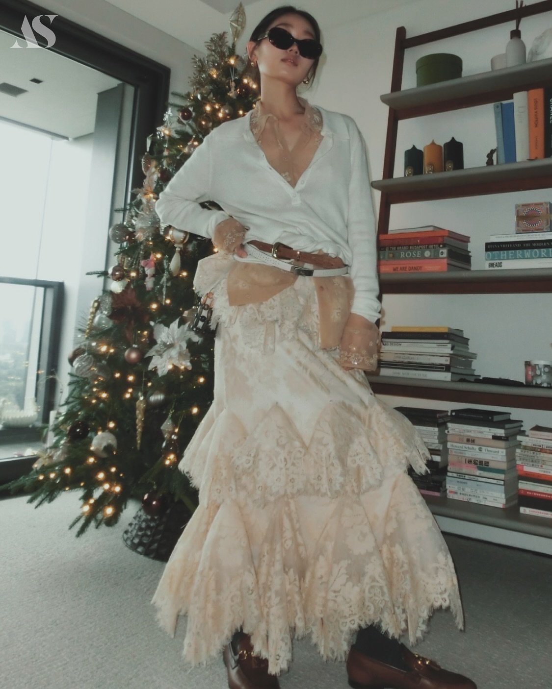 ALEXSAND fall Lookbook : The Art of Layering vol.1 🍁
Look 02 | Get the look now at the link in bio💗 

Beige Flower Sequins Shirt x Camellia Lace Maxi Skirt 
x Cashmere Polo Shirt 🐑✨

#ootd #styleinspo #ootdinspo #styleblogger