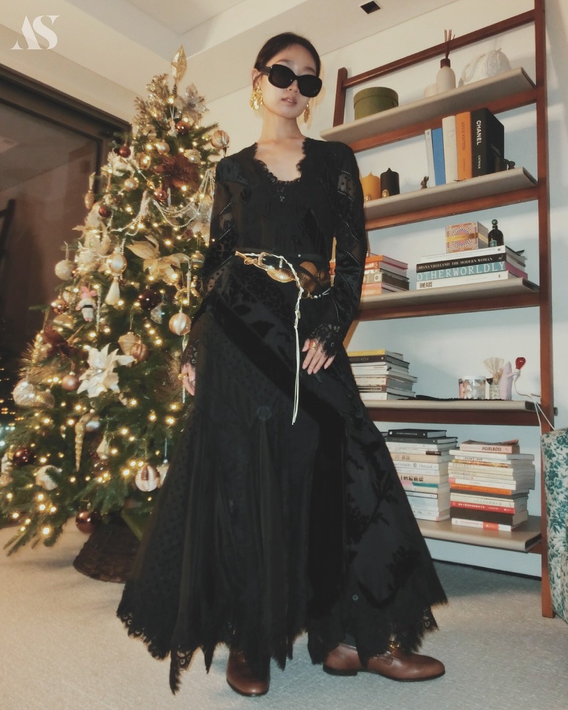 ALEXSAND fall Lookbook : The Art of Layering vol.1 🍁
Look 06 | Get the look now at the link in bio💗 

Camellie(Black) Lace Maxi Dress🖤✨

#ootd #styleinspo #ootdinspo #styleblogger