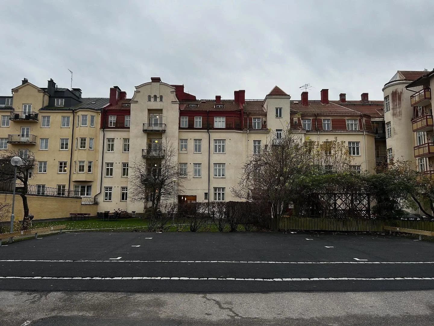 Nya fina parkeringar klara &aring;t hyresg&auml;sten Axet L&aring;s &amp; Larm 👌🏻👆🏻👍🏻