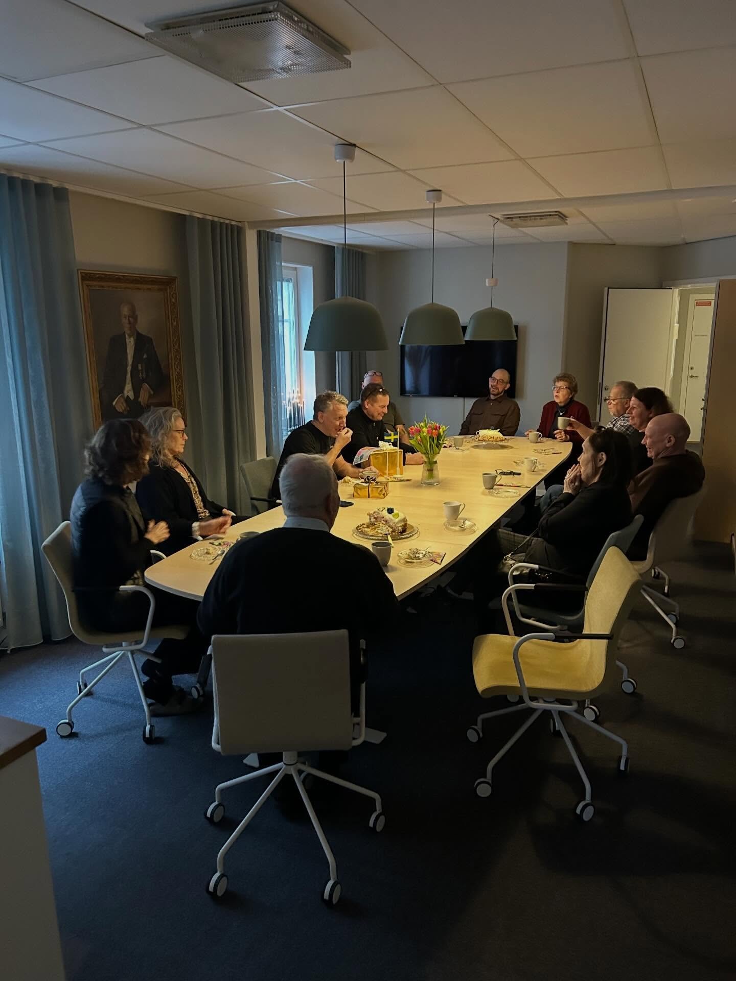 &Aring;ret b&ouml;rjar bra med f&ouml;delsedagsfirande och avst&auml;mningsm&ouml;te med @kornbodenfastigheter.strangnas 🥳👏❄️