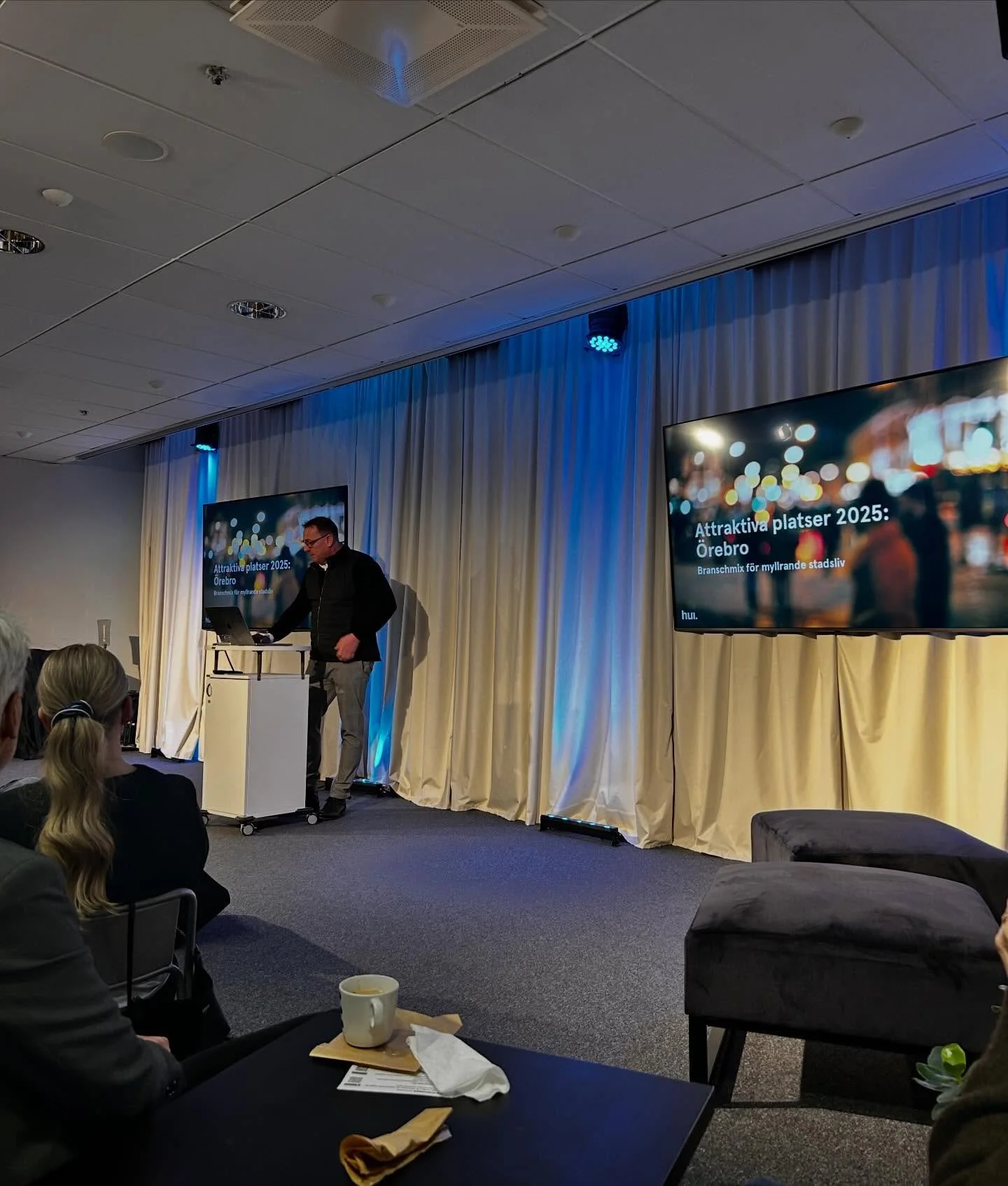 Kalle Selander fr&aring;n Fastighets&auml;garna pratar om att skapa en attraktiv stadsk&auml;rna i &Ouml;rebro. Intressant m&ouml;te, tack @cityorebro
