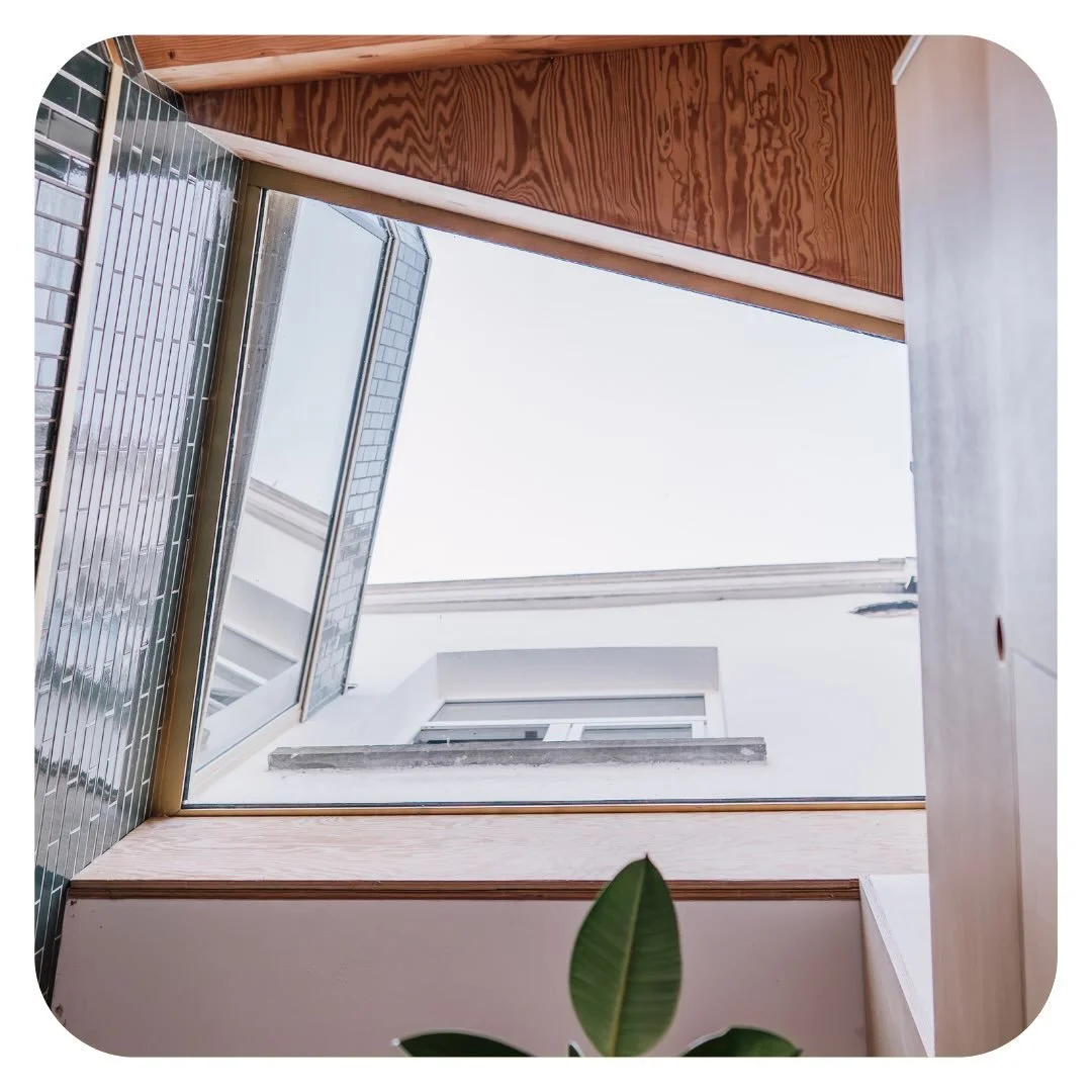 Schoonheid zit in de details die de meeste mensen misschien niet meteen zien, maar wel kunnen voelen. 

Als architect vind ik het een plezier om evenveel aandacht te geven aan die details dan aan het grote plaatje. 

Het zijn uiteindelijk die onopval