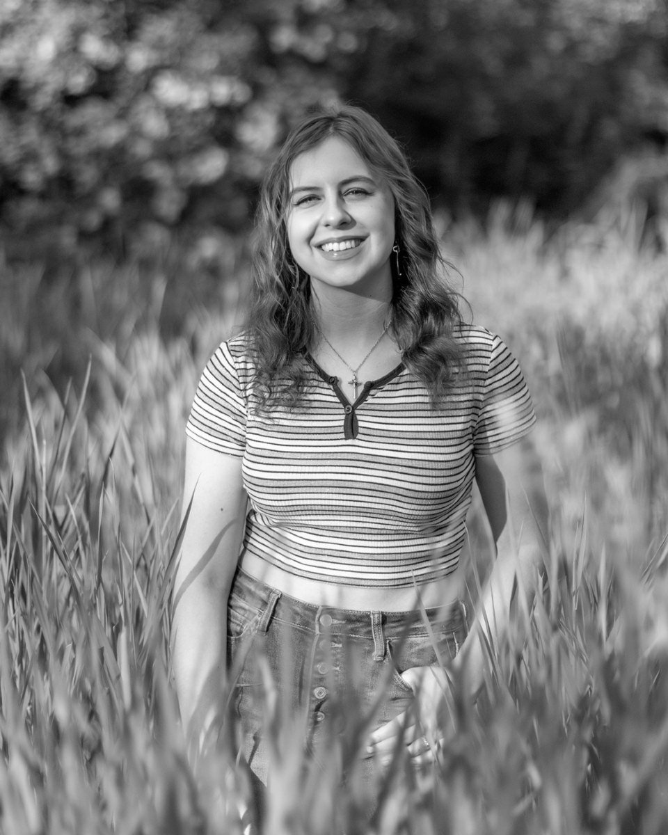 Captured a moment of pure joy and confidence 🌿

✨ Celebrating the beauty of just being yourself. 

#SeniorPortraits #NaturalBeauty #ClassOf2024