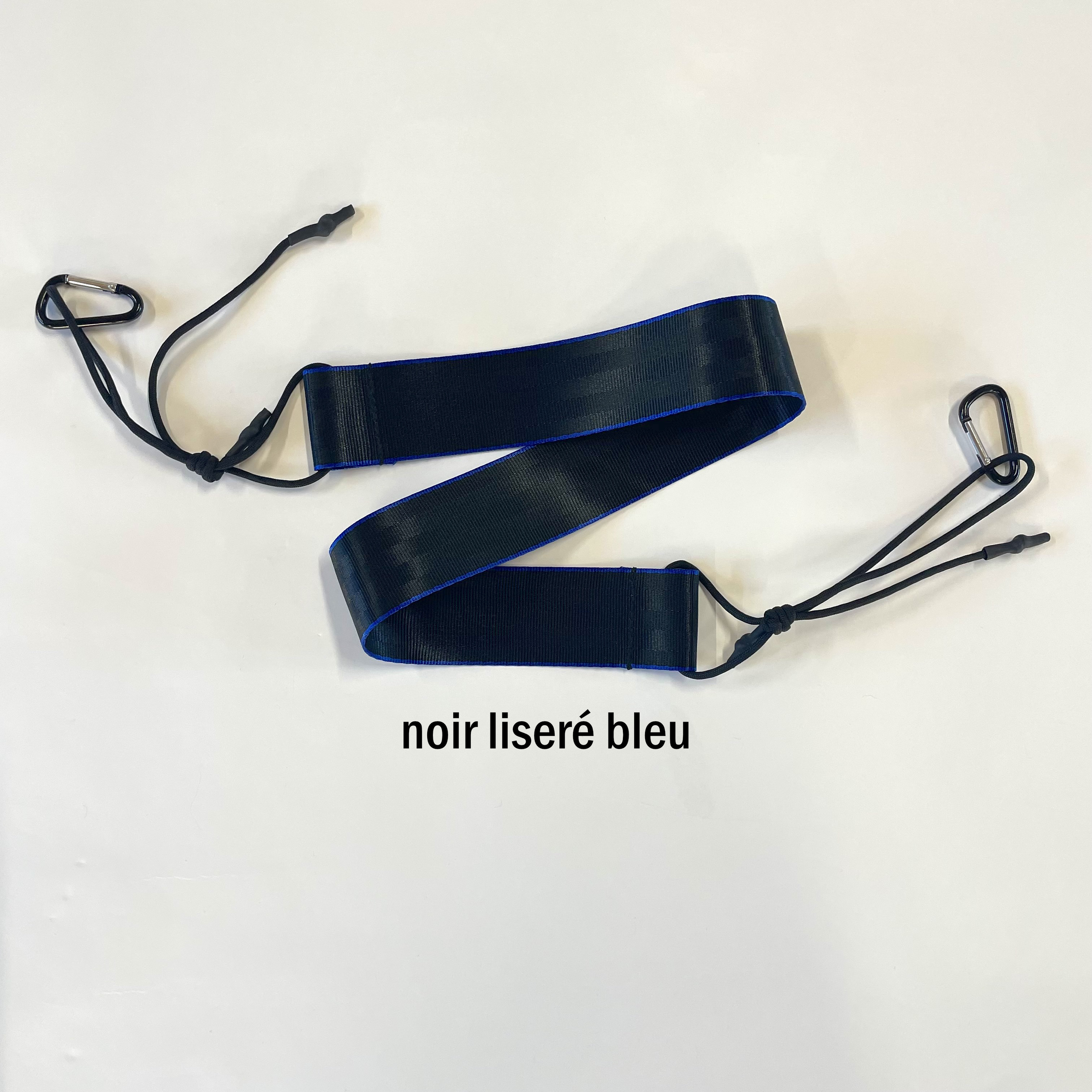 noir liseré bleu.png