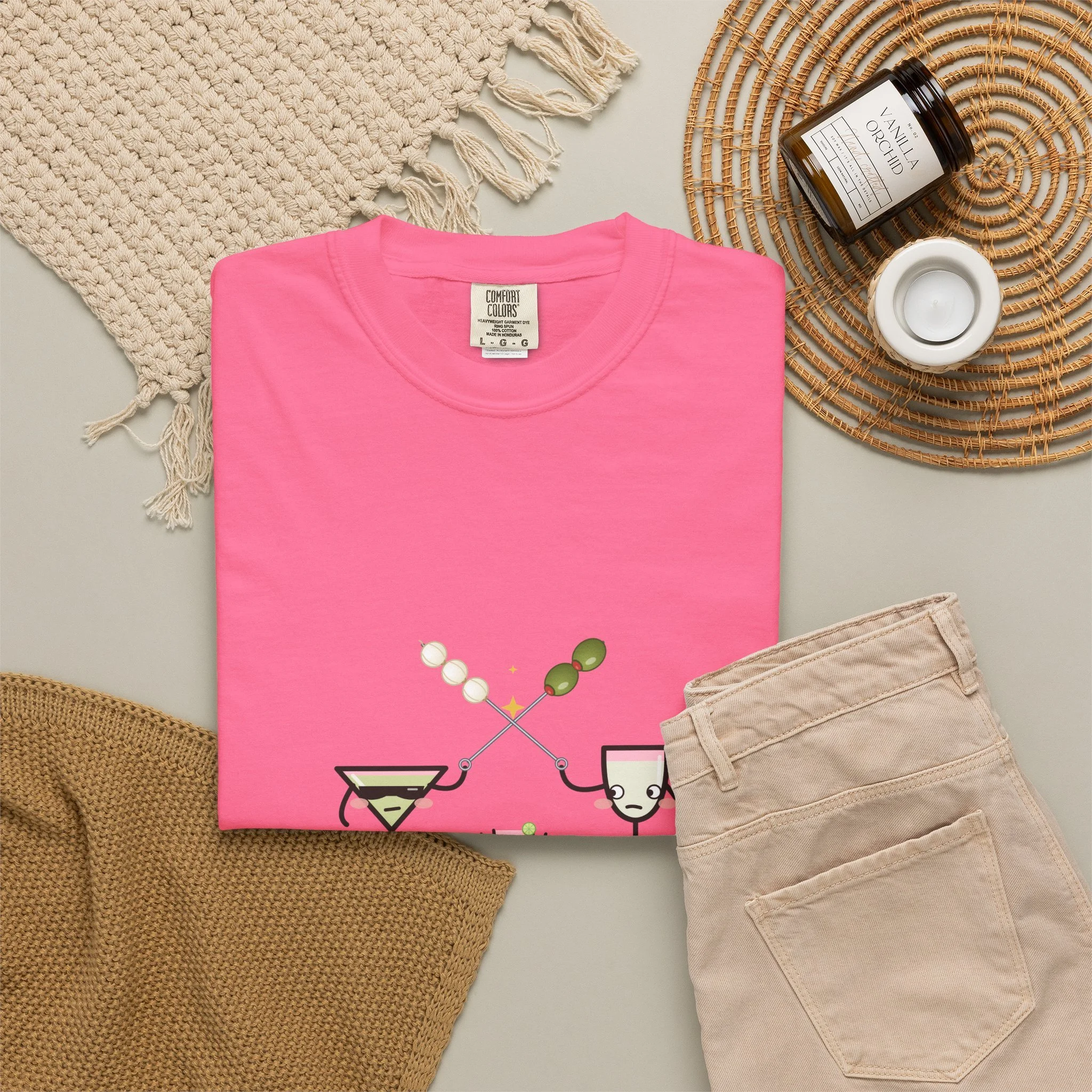 The Garnish War tee in Crunchberry, detail view