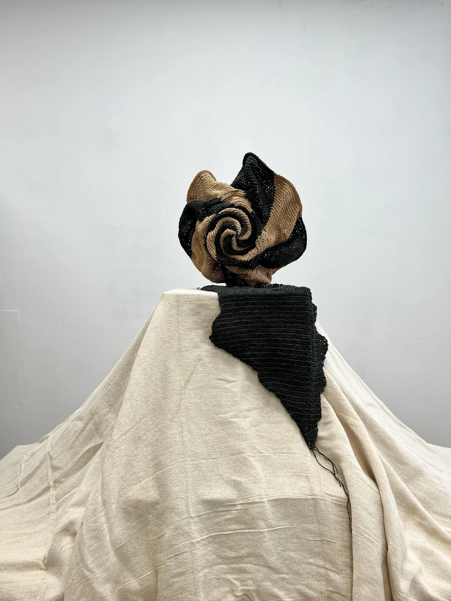 Angelica Hoang 
I Sola, 2026 
35cm x 65cm 
Textiles 
£500
