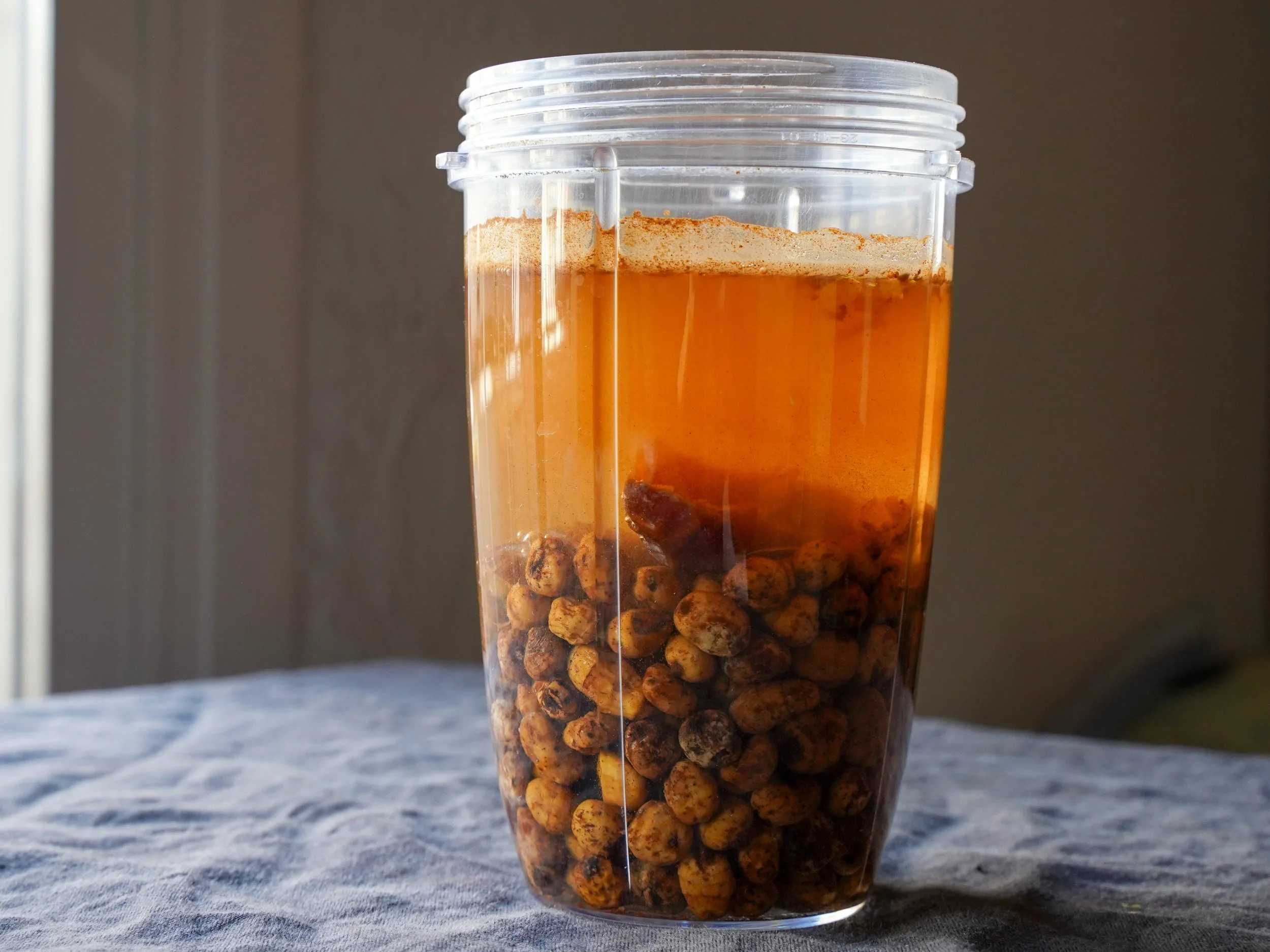 Zutaten für die Horchata gut mixen