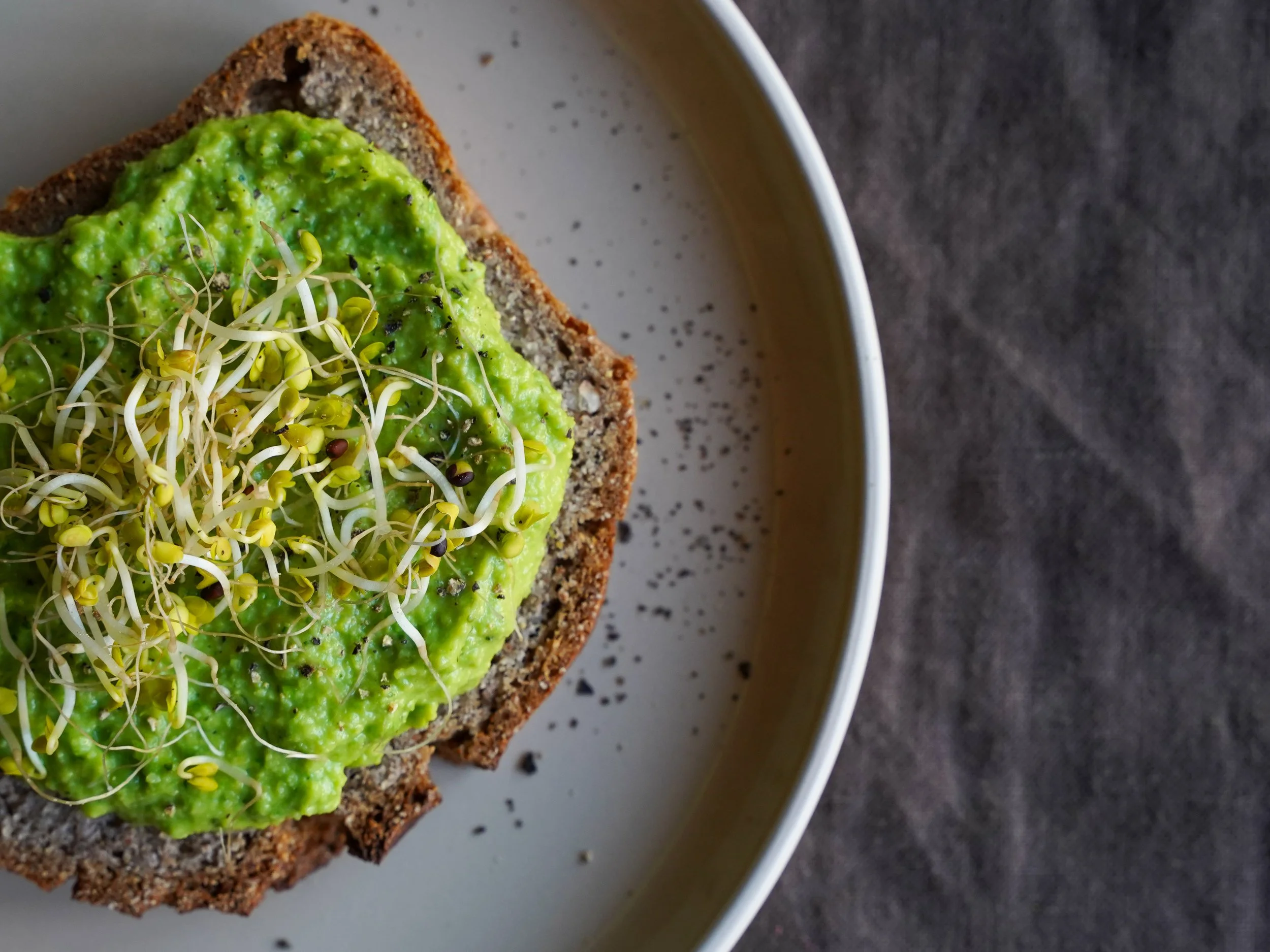 Dip aus grünen Erbsen und Minze