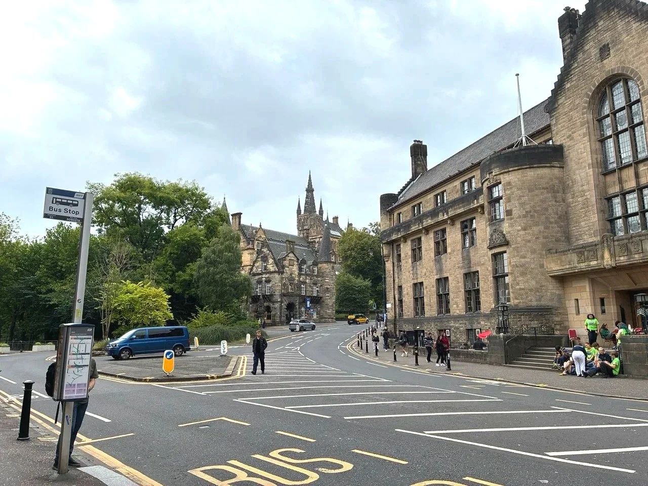 ...most of the buildings are faced with what appears to be sandstone (some brick, some marble), there's a uniformity but also several shades of the stone