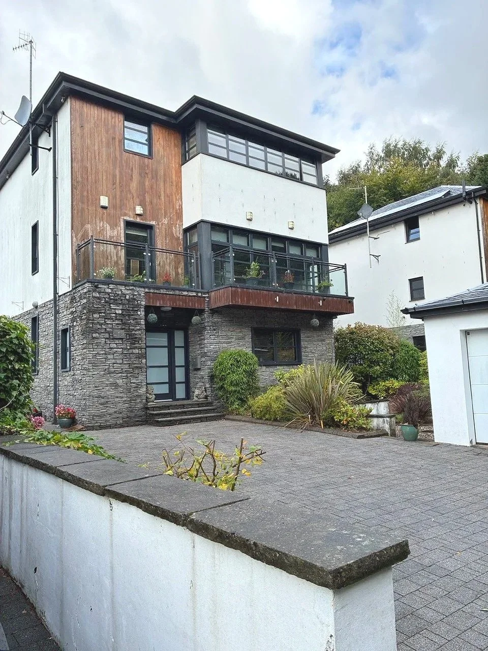...some modern homes on the way to see the loch