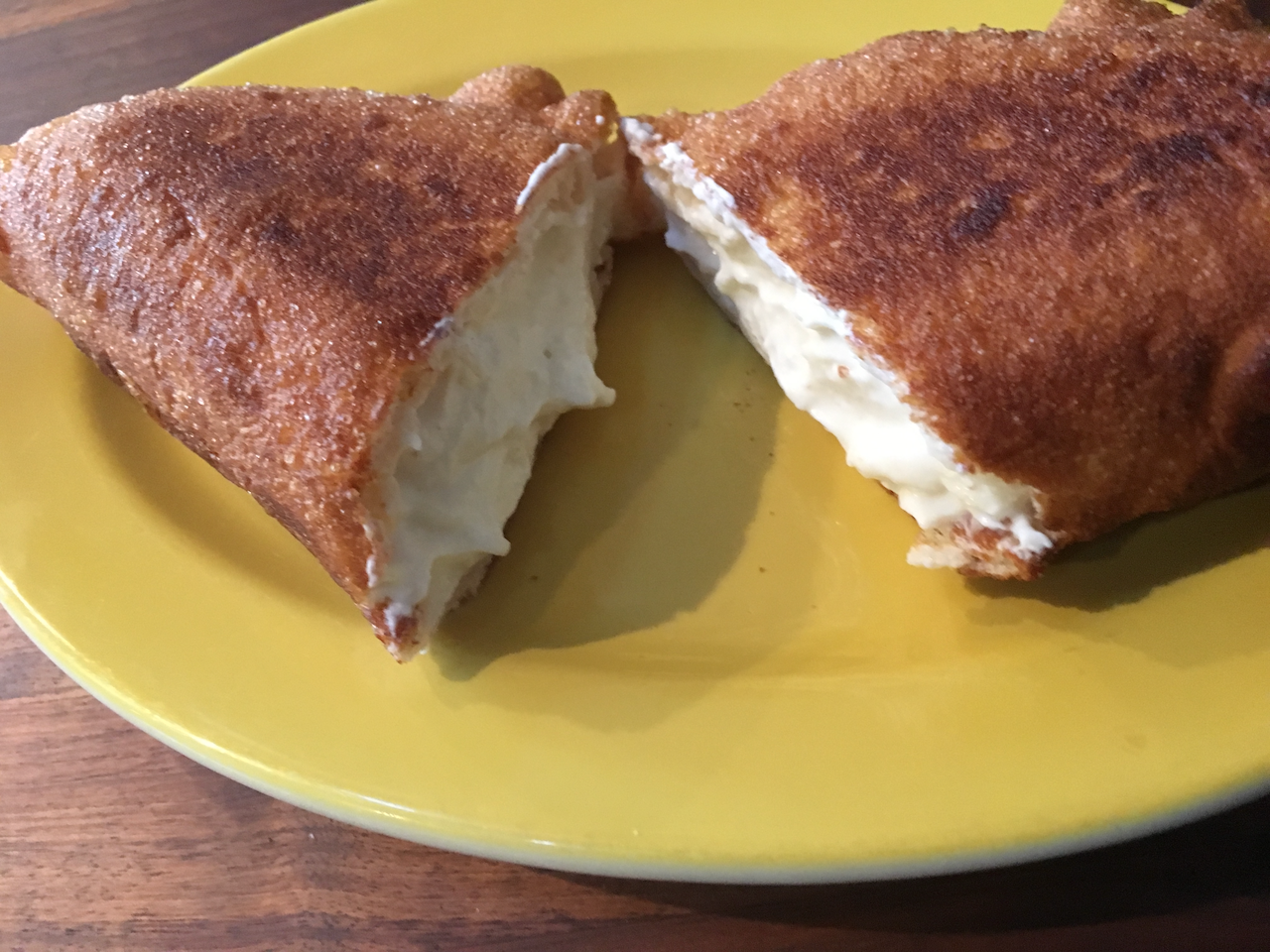The simple ricotta- mozzarella filling.