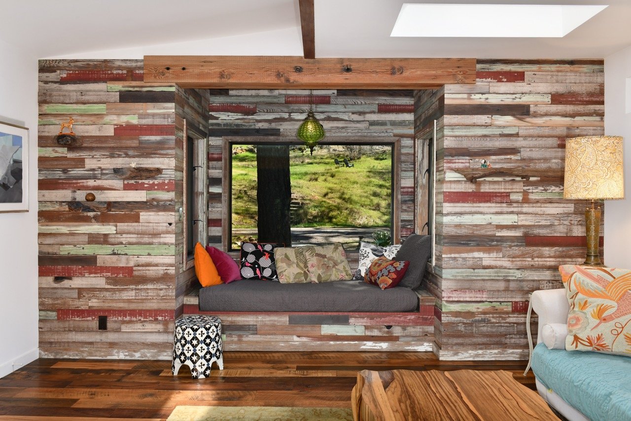 Reclaimed wood wall, nook...