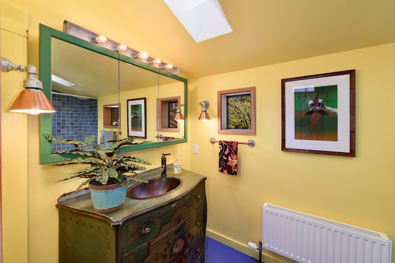 Guest bathroom...