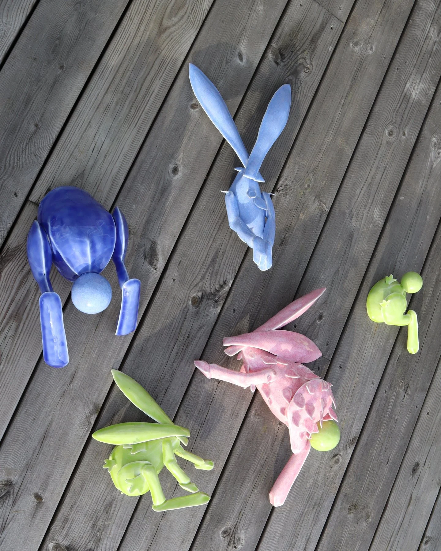 The Hares jump back and forth between the imaginary and "reality". 

They live on an island in the archipelago and are also wall mounted porcelain art pieces to spark joy and awaken your imagination.

Selection available @blomjewellery