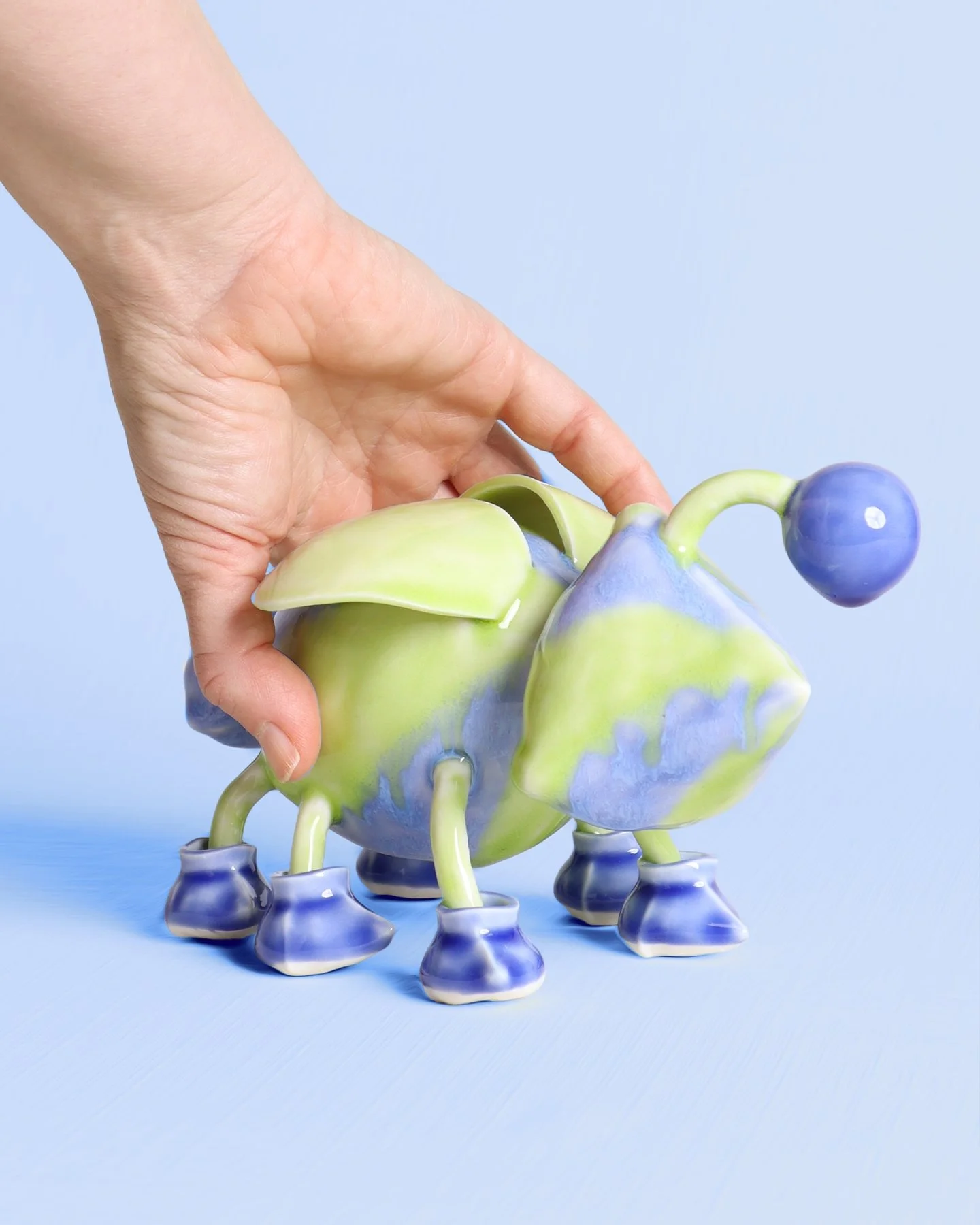 Agent Bagge is a friendly guy who lives in the greenery around and appears when encouragement is needed.

The series of Agents came about as the world order started to shift and a new one is being shaped.

Apart from this he is a porcelain figurine g