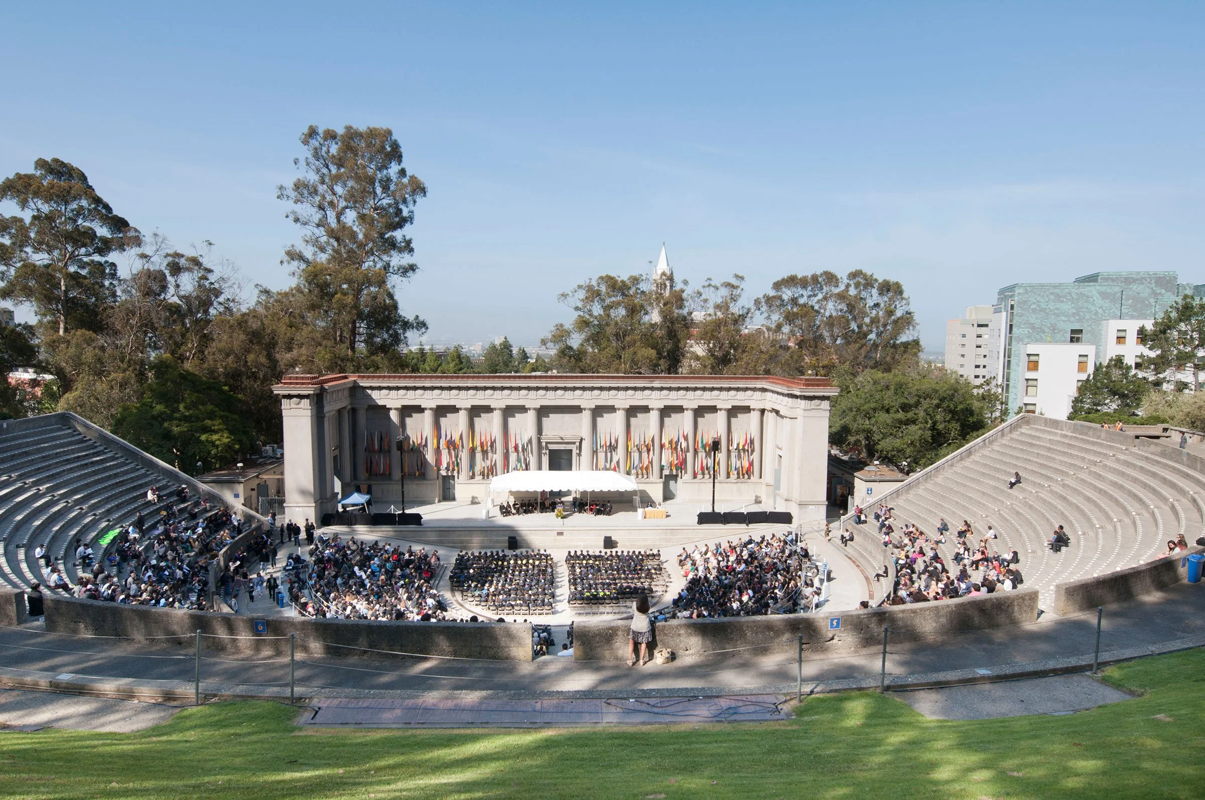 Hearst-Greek-Theater-Commencement-Distance-Center-View-CAW-Architects-04b-slideshow.jpg
