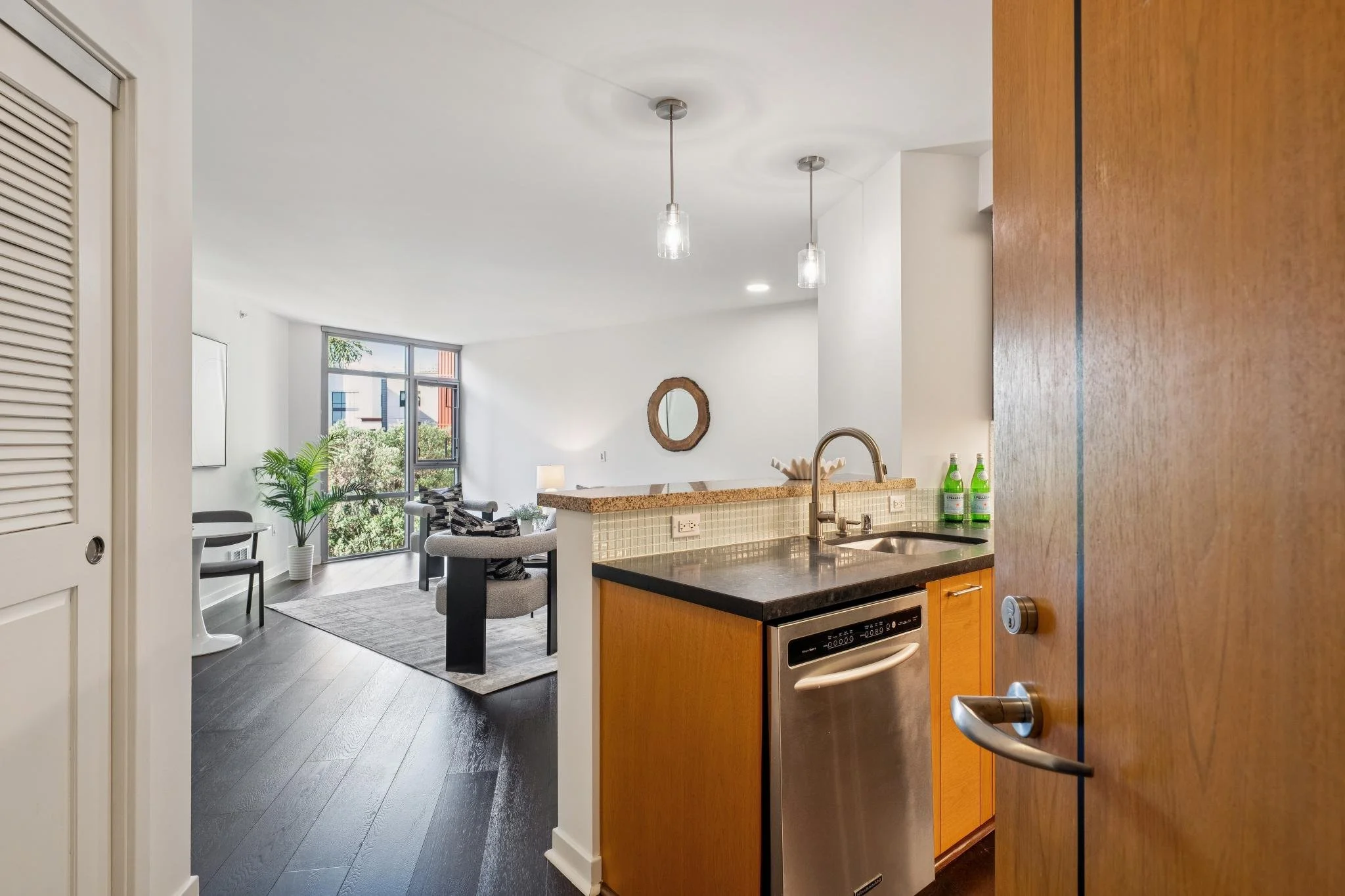 002-170-king-street-722.89652.p2k.001.web.jpg