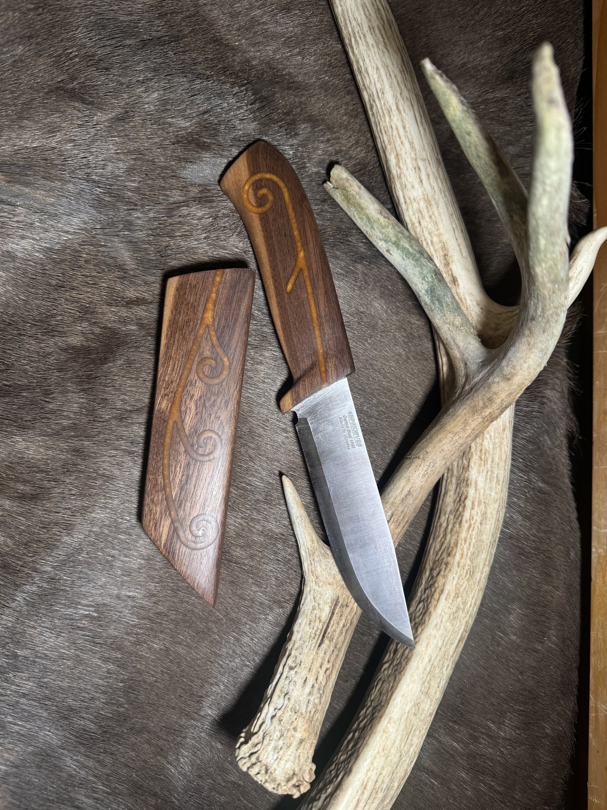 Black Walnut handle