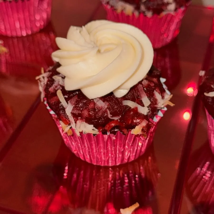 Spring has sprung 🌸🌺🌷🌞 but we&rsquo;re sprung over these Red Velvet Coconut &amp; Milk Chocolate Chip cupcakes🩷🧁

Text, email, or head to our website to order now!💜 

#skycakes #cupcakes #redvelvet #frosting houstonbaker