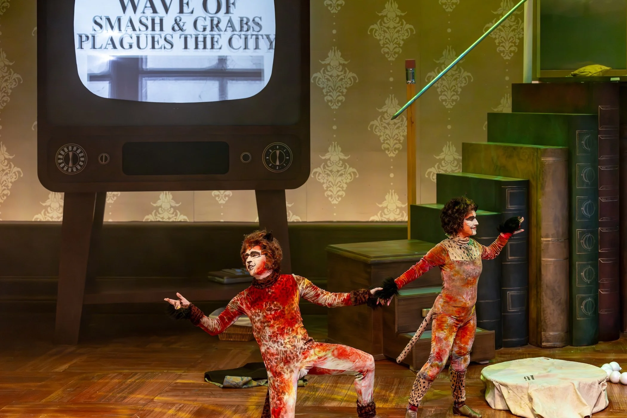 Alex Villaseñor as “Mungojerrie” and Madison Jaffe-Richter as “Rumpleteazer” in CATS