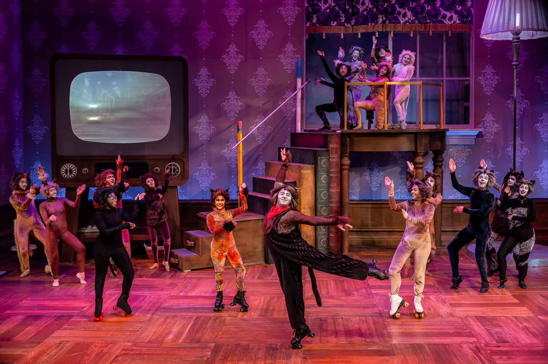 Danny Spagnuolo as “Skimbleshanks” and the cast of CATS