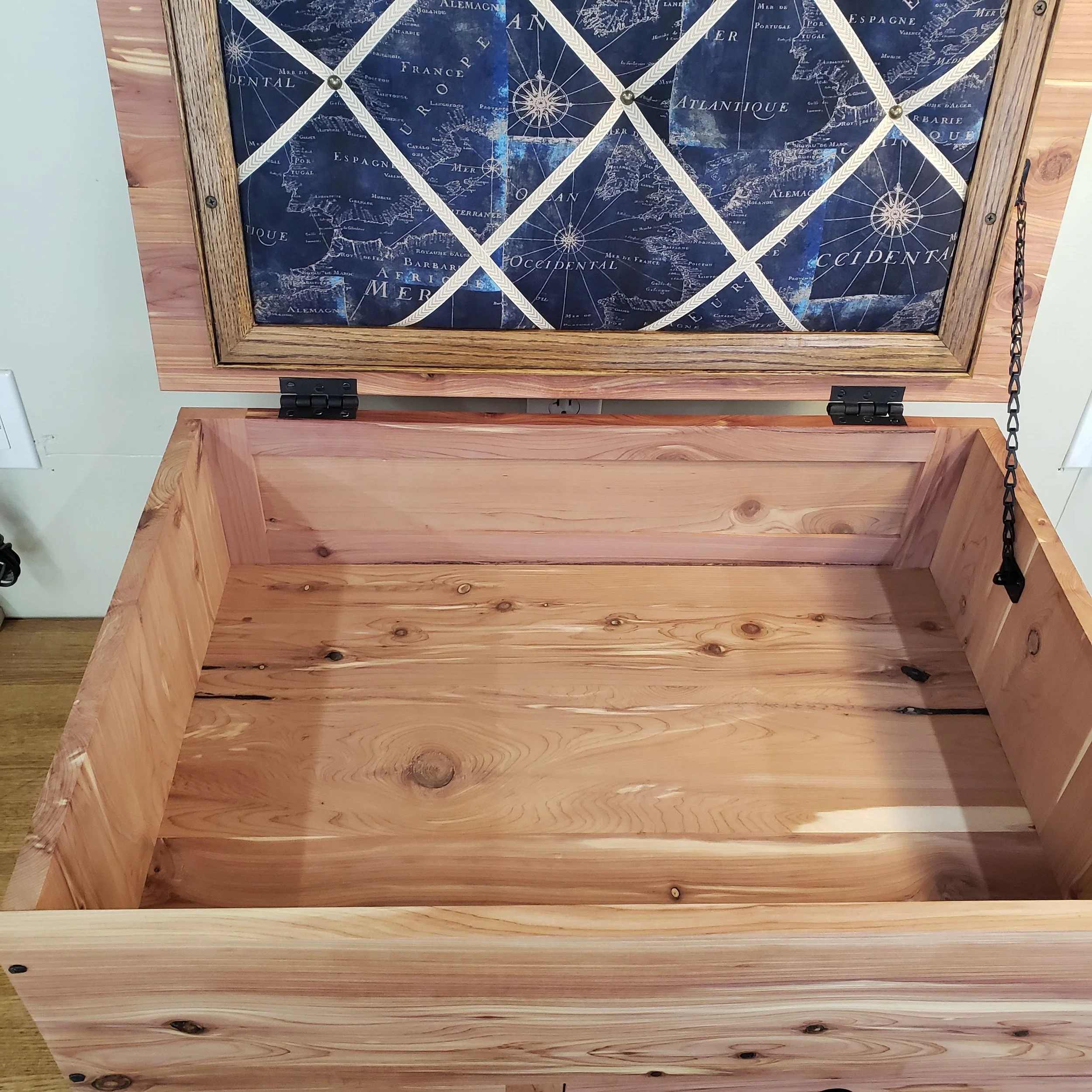 View inside with lid open.